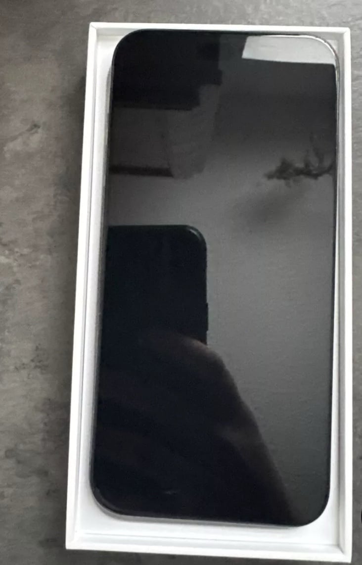 iPhone 15 pro max 1B factory unlocked 7G17