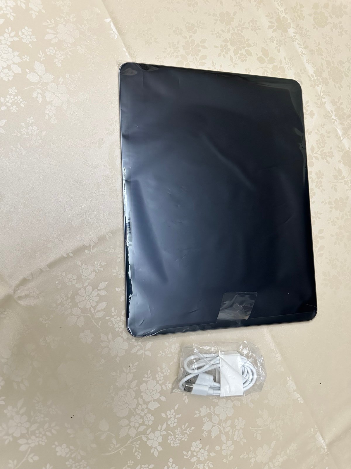 Apple iPad Pro 4th Generation 256 GB in Space Gray 12.9 7J65