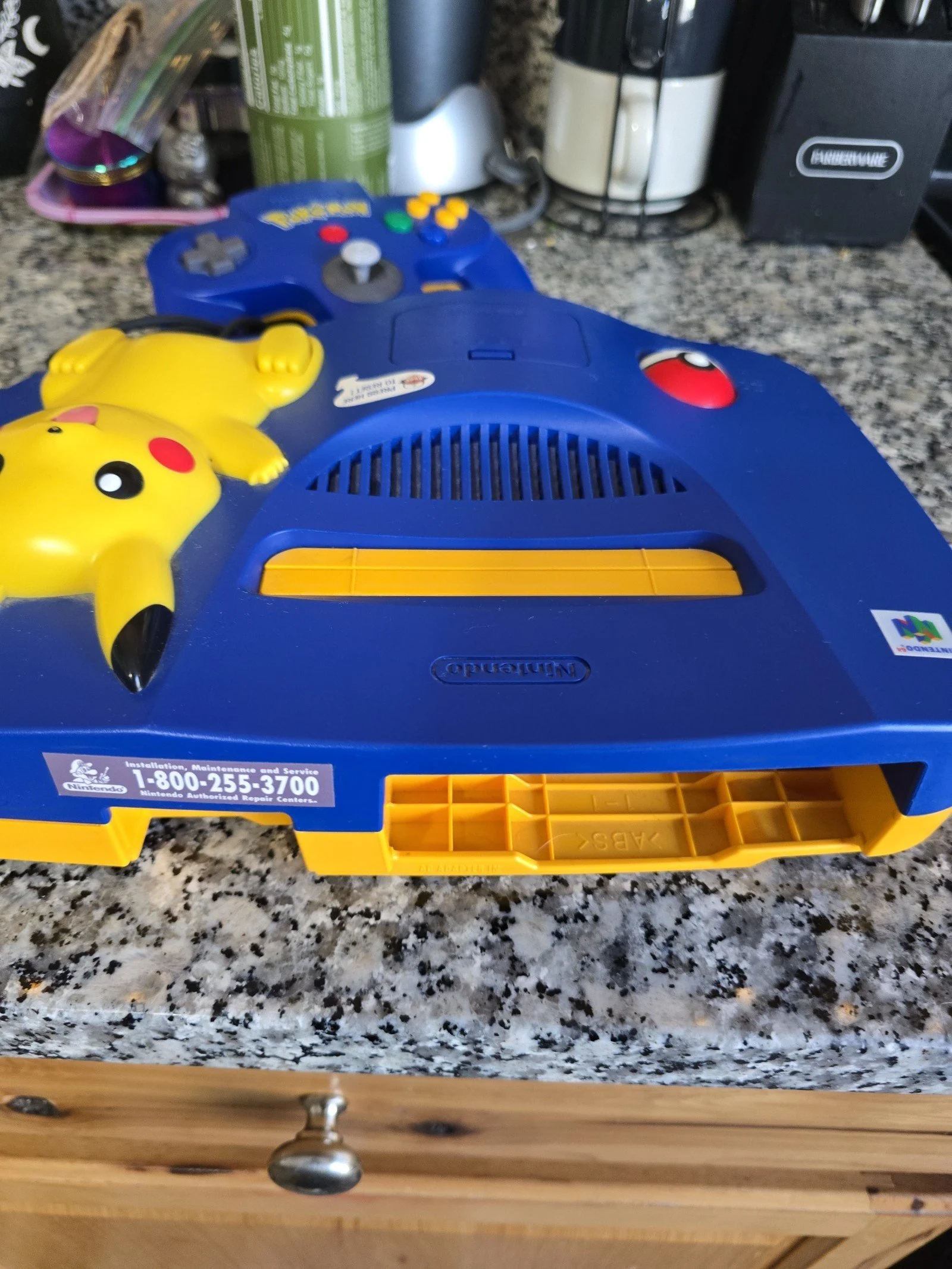 Nintendo 64 & Gameboy color POKÉMON EDITION bundle.