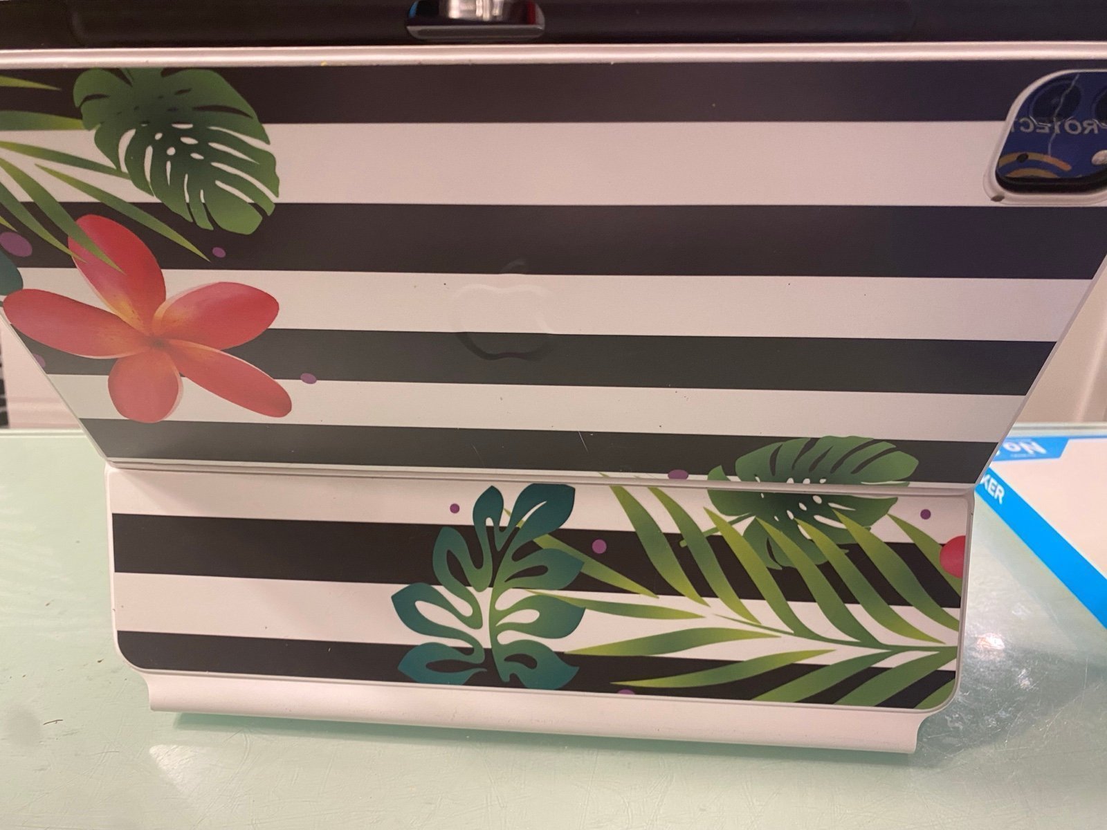 Apple iPad Pro 5th Generation 128 GB 12.9” 5G & bundled with extras 7Q21