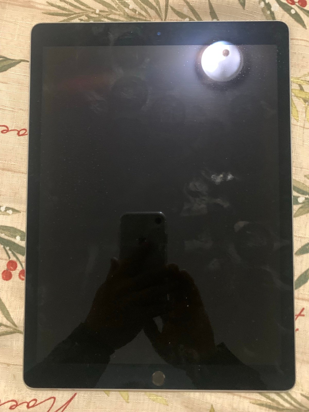 Apple iPad Pro 12.9” 2nd generation 64GB unlocked like new! 3M69