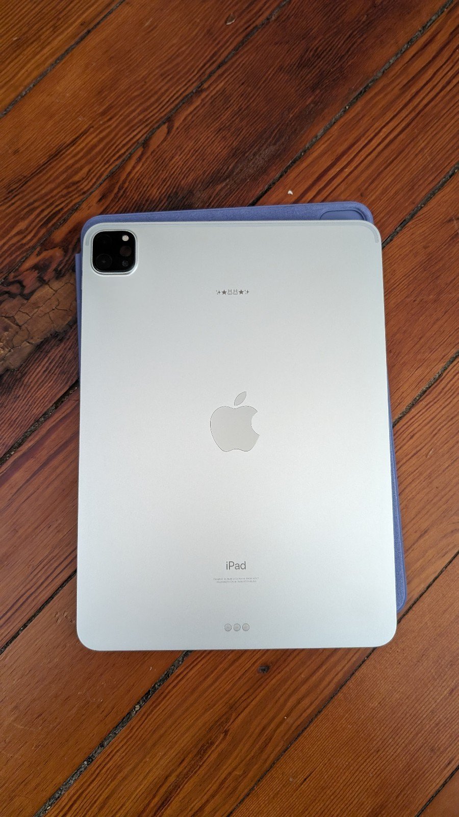 Apple iPad Pro 11-inch with accessories 5P13