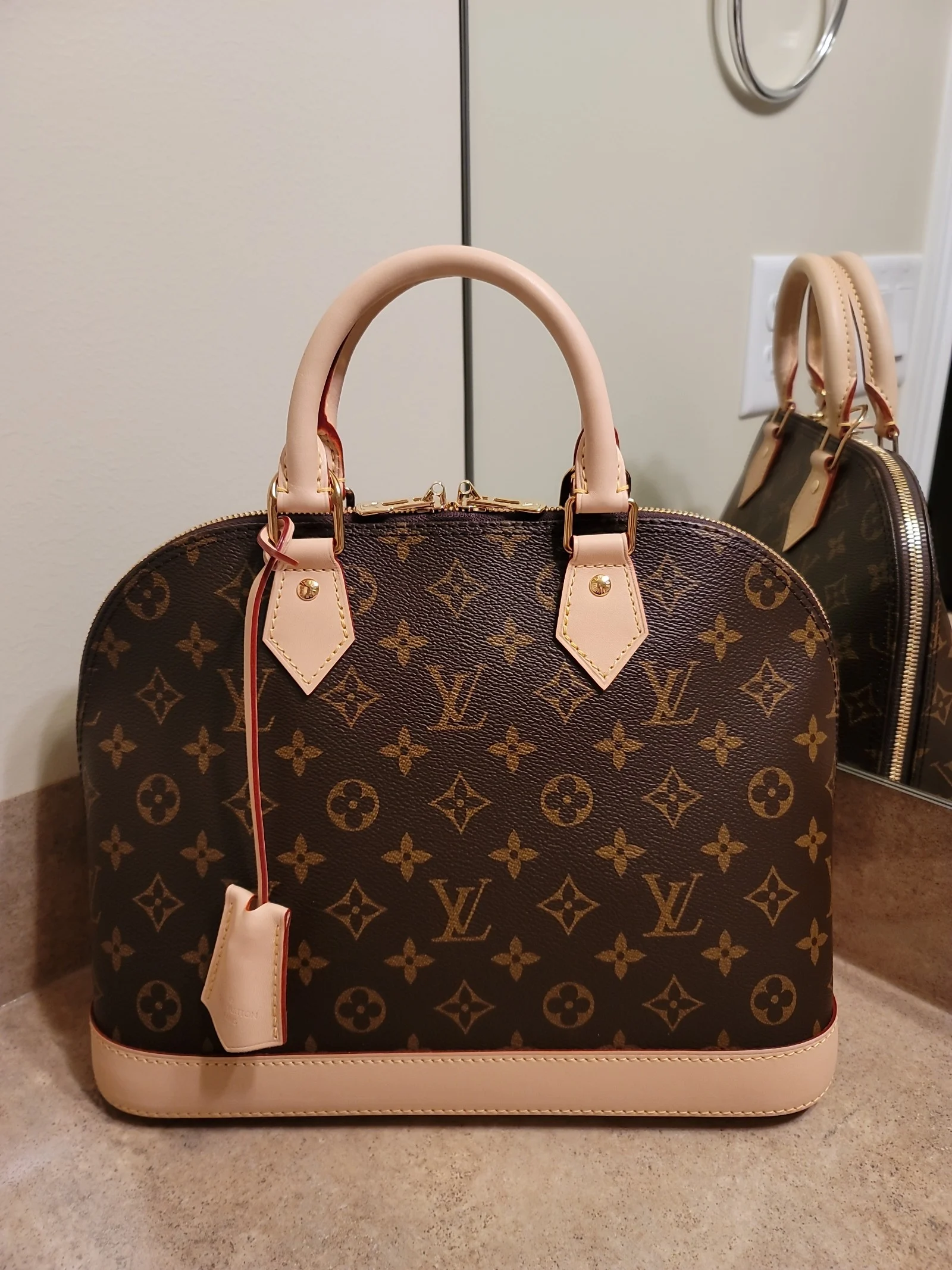 LIKE NEW Authentic Louis Vuitton Alma PM In Monogram
