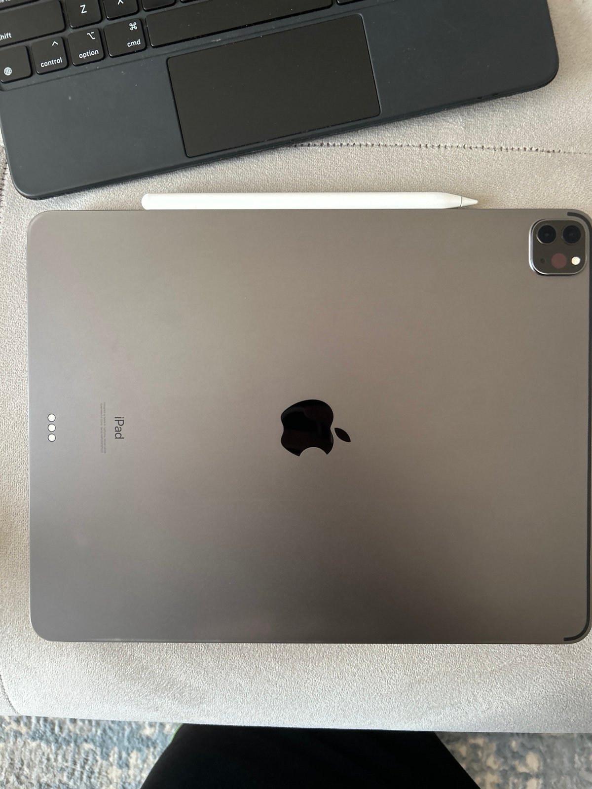 Apple iPad Pro 4th Generation 128 GB 12.9in with Apple Pencil and Magic Keyboard 8U88