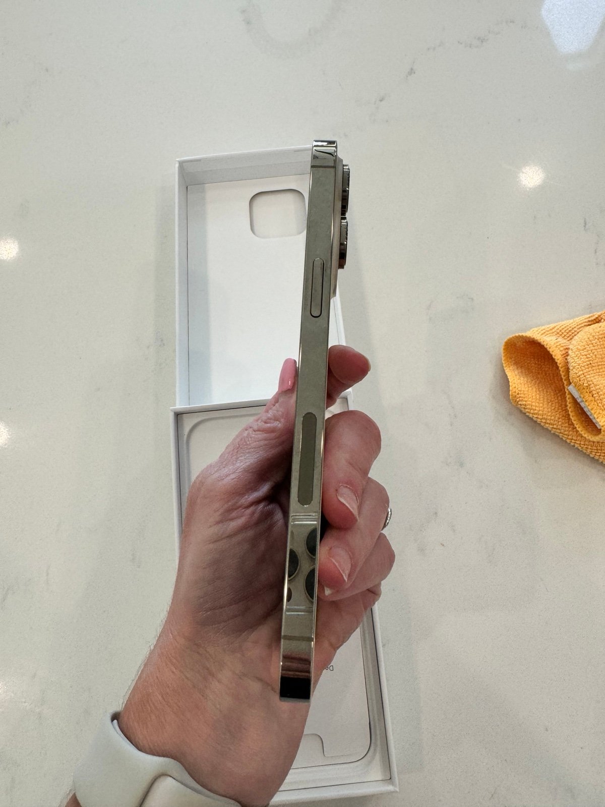 Apple iPhone 14 Pro Max 256 GB in Gold for Unlocked 7P99