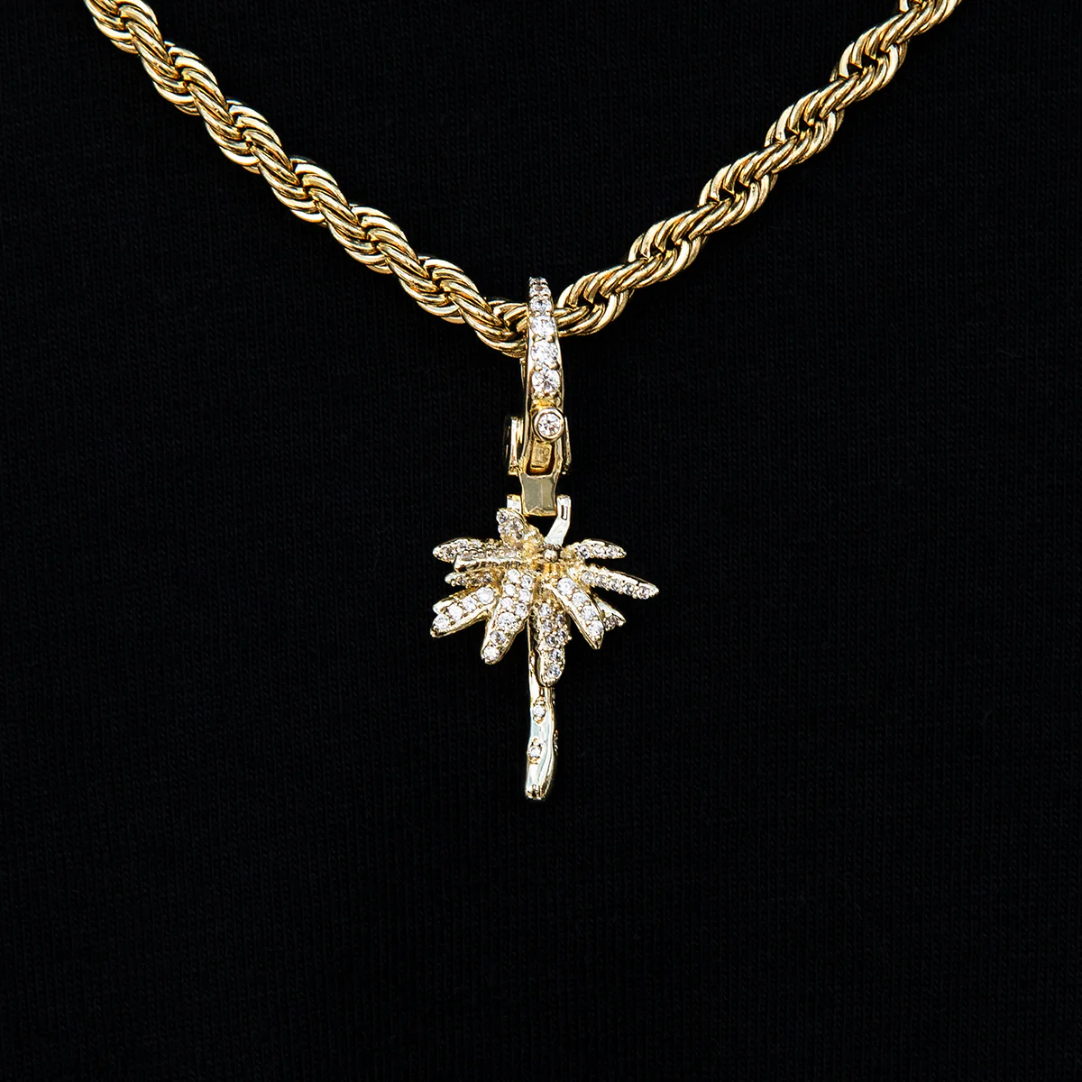 Palm Tree Clip On Pendant in Yellow Gold