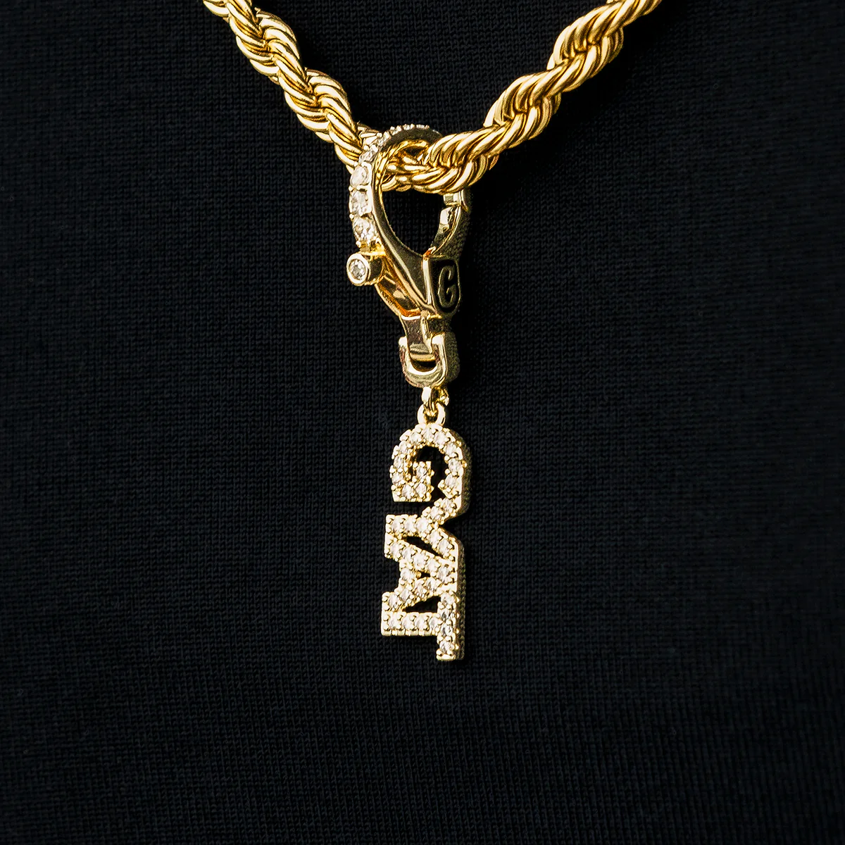 Gyat Clip On Pendant in Yellow Gold