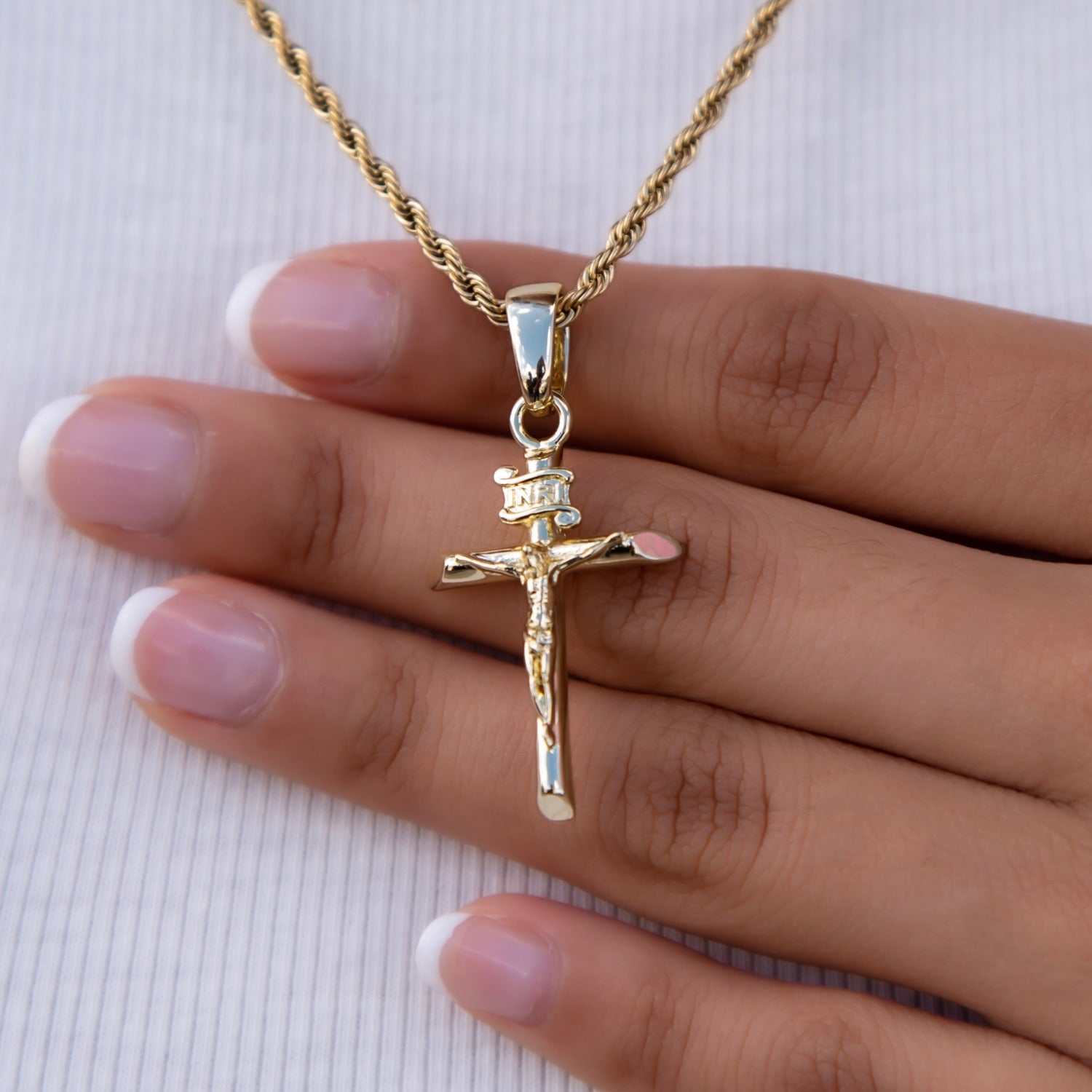 Crucifix Pendant in Yellow Gold