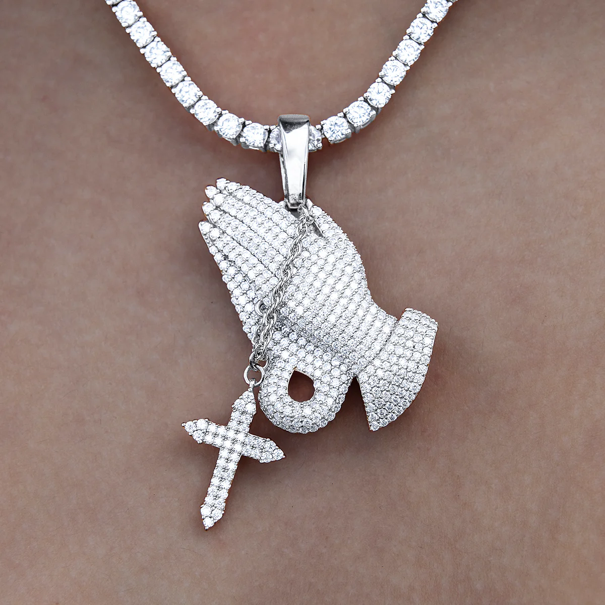 Women's Moissanite Praying Hands Pendant in White Gold Vermeil