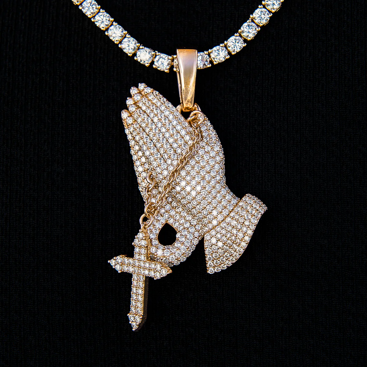 Men's Moissanite Praying Hands Pendant in Yellow Gold Vermeil