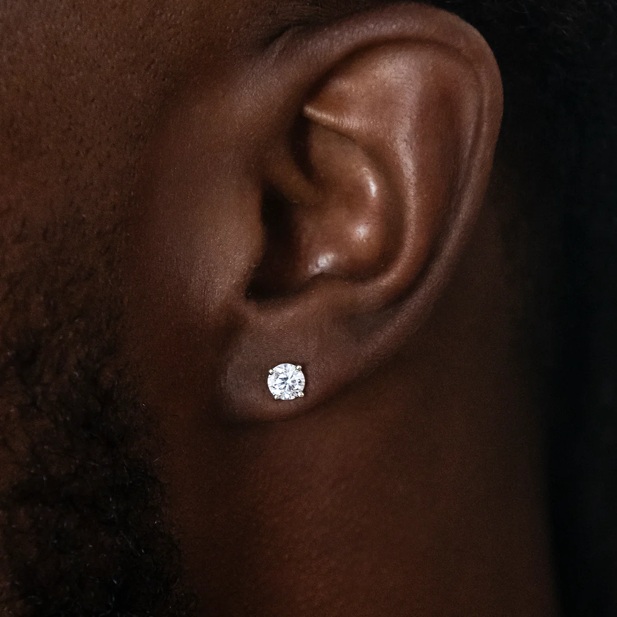 Men's Moissanite Round Cut Diamond Stud Earring in White Gold Vermeil - 5mm