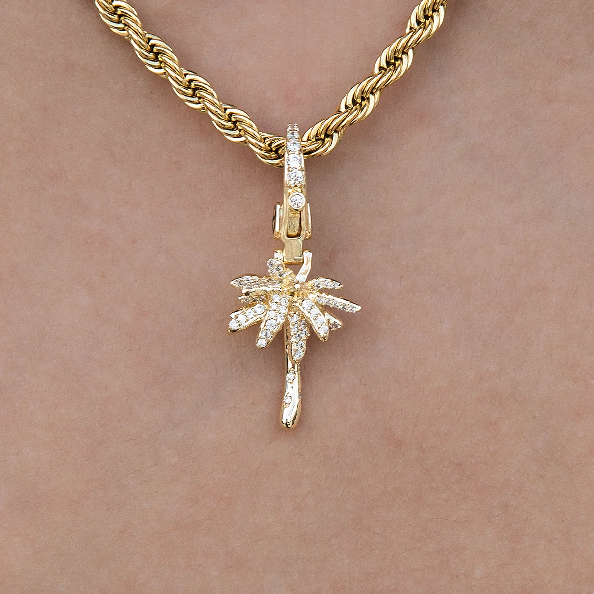 Palm Tree Clip On Charm Pendant in Yellow Gold