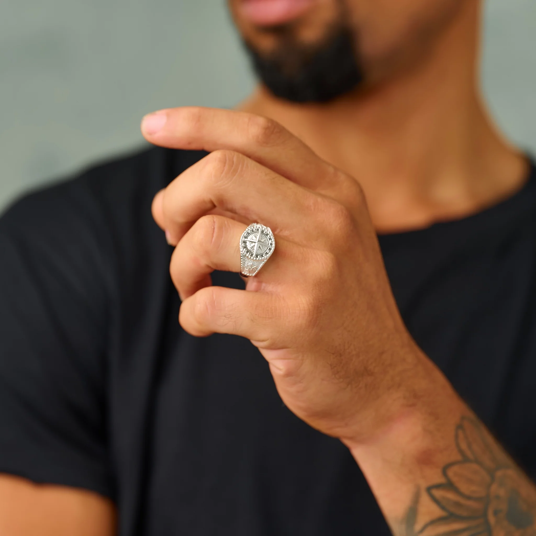 Compass Ring in White Gold Vermeil