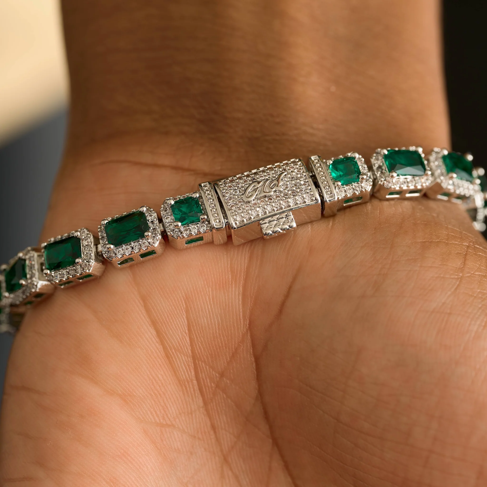 Emerald Cushion Cut Tennis Chain Bracelet in White Gold - 7mm