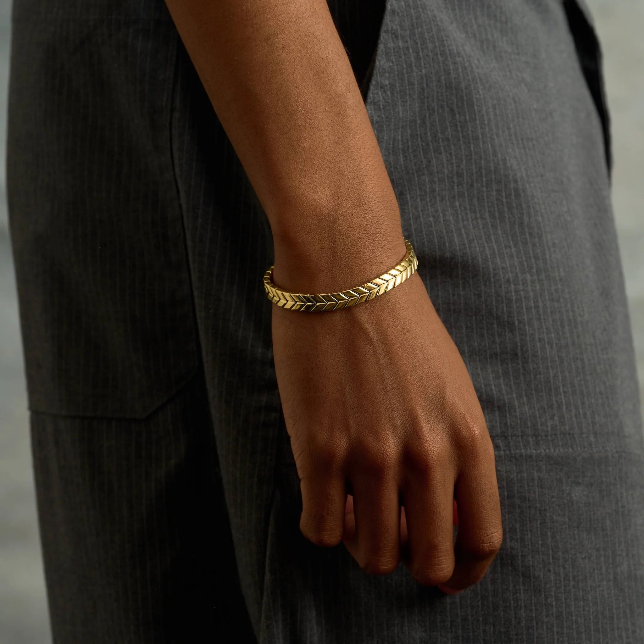 Defined Herringbone Bracelet in Yellow Gold - 7mm