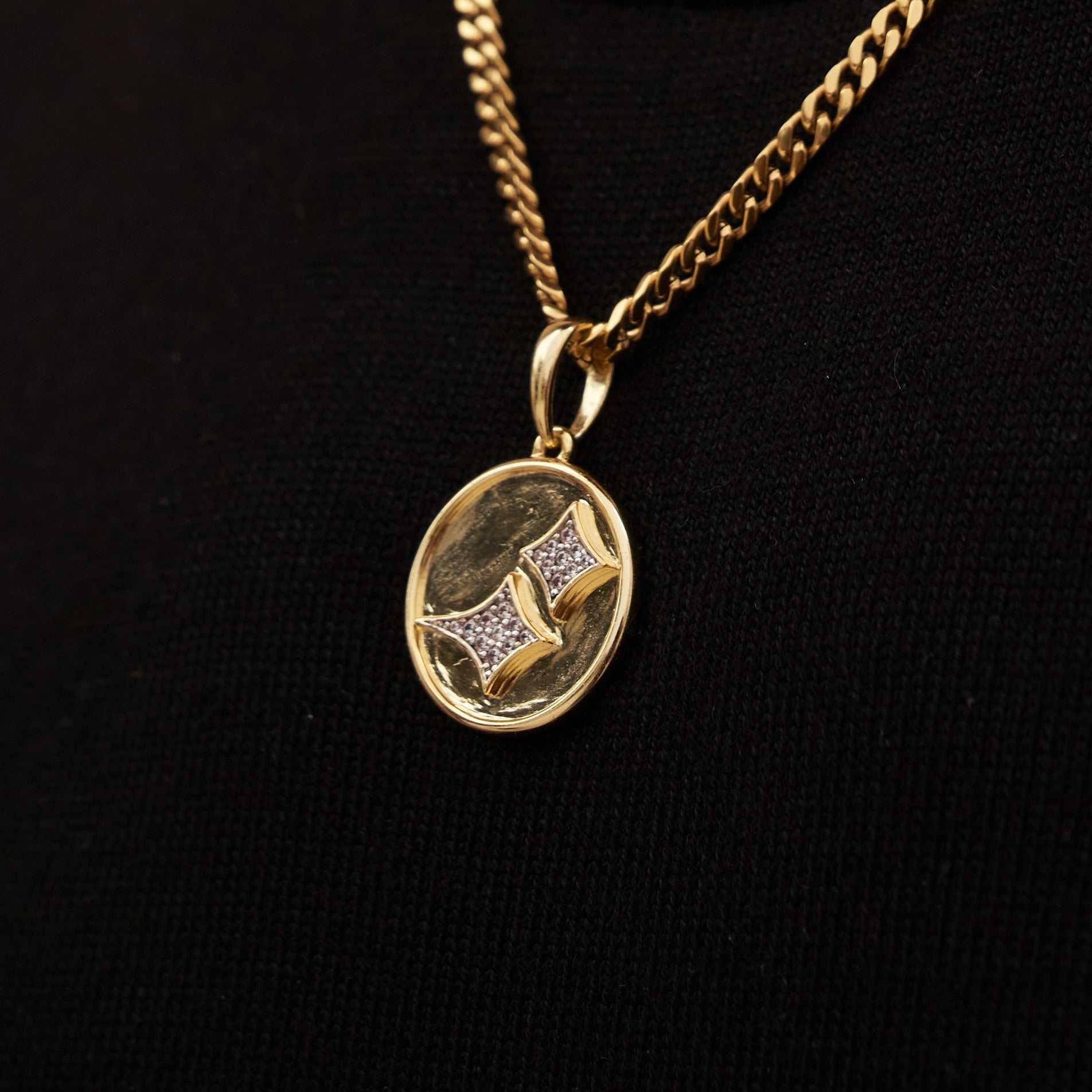 GLD Stars Coin Pendant - Yellow Gold