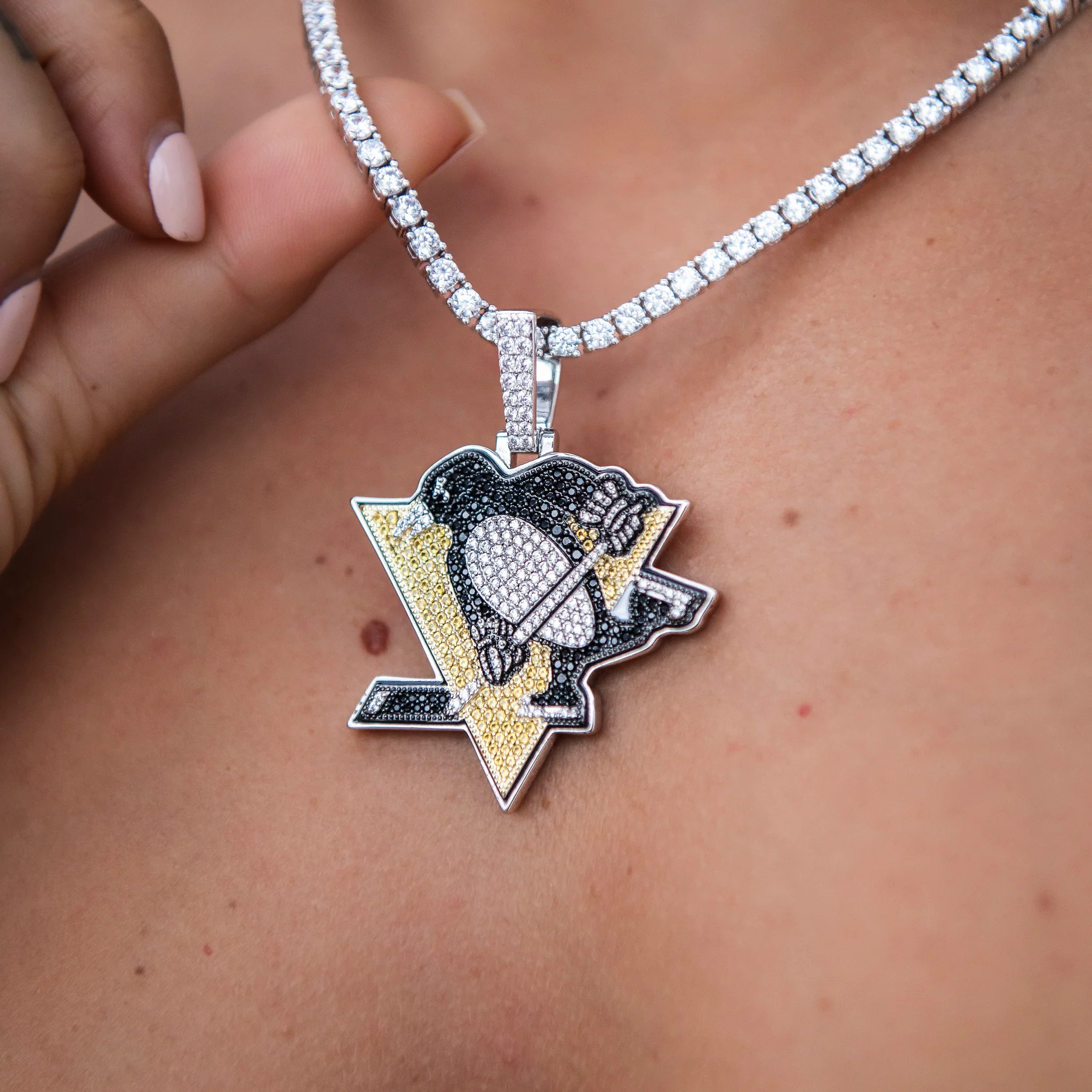 Pittsburgh Penguins Official NHL Logo Pendant in White Gold