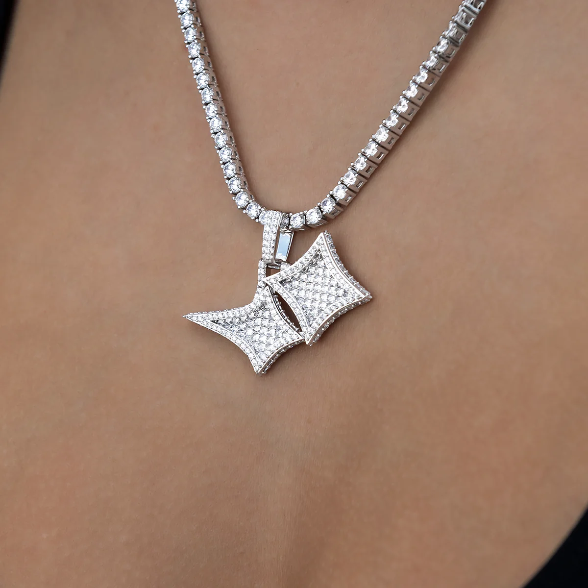 GLD Star Pendant in White Gold