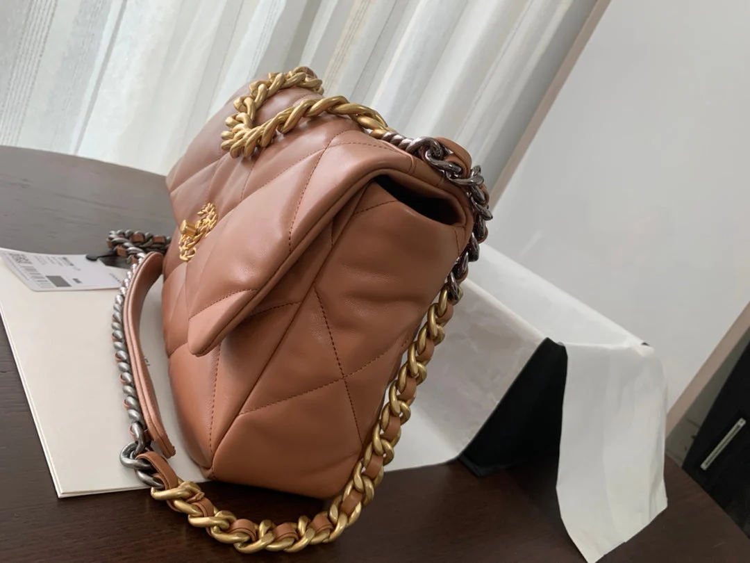 19 FLAP BAG 30 BROWN GOATSKIN