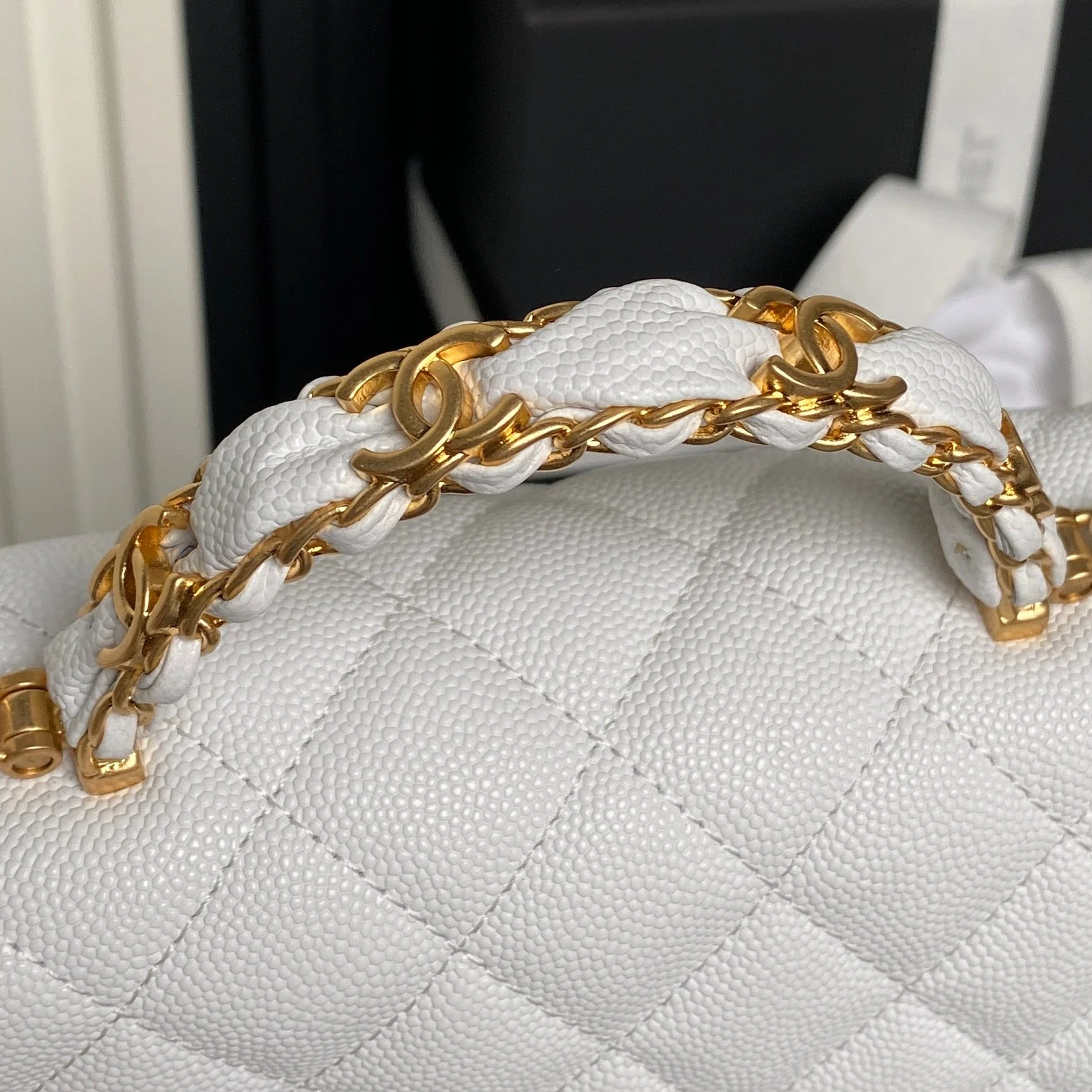 CHANEL 25S FLAP BAG 19 IN WHITE CALFSKIN GOLD HARDWARE