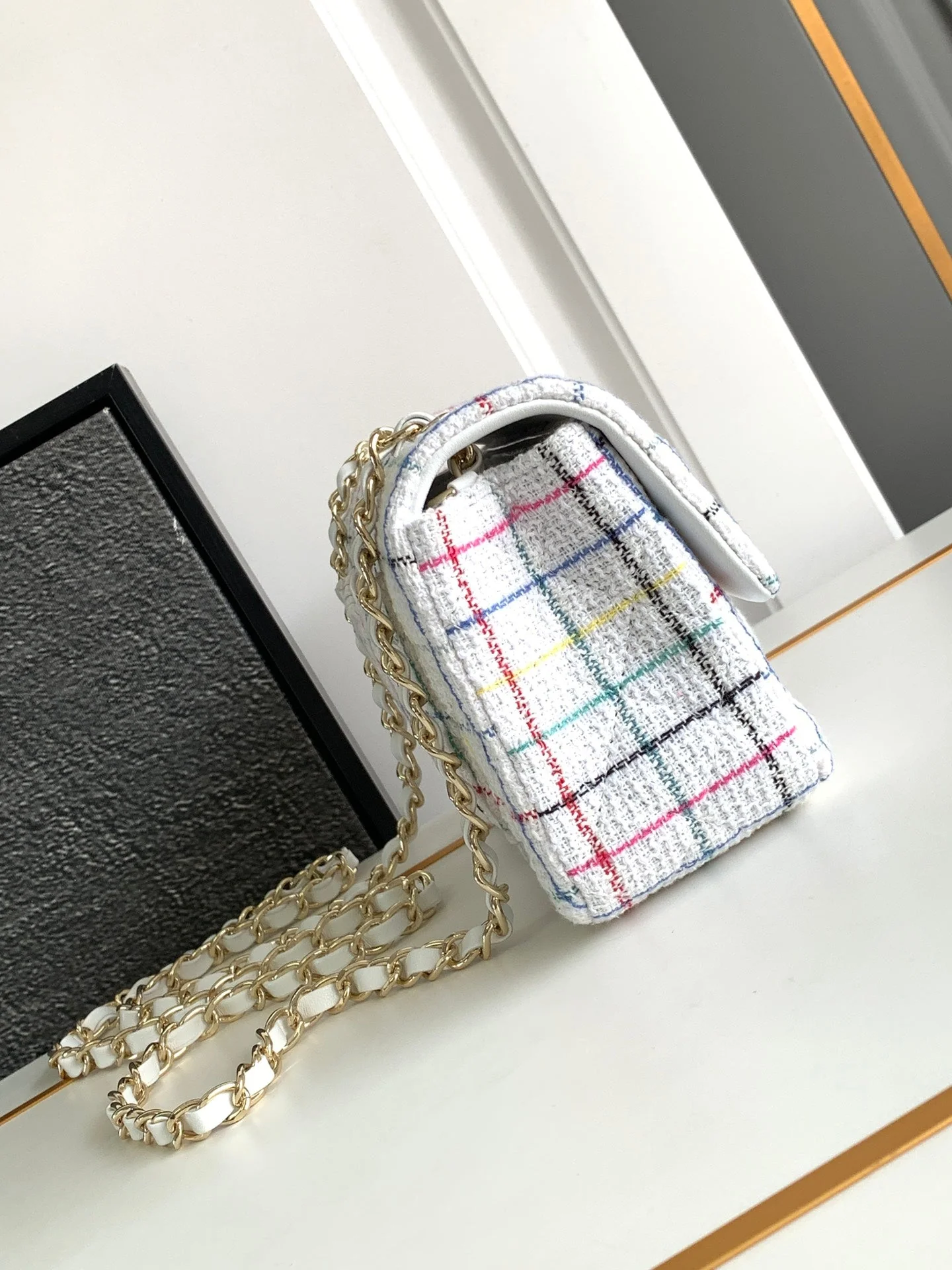 CC MEDIUM 25 FLAP BAG IN WHITE WOOL TWEED