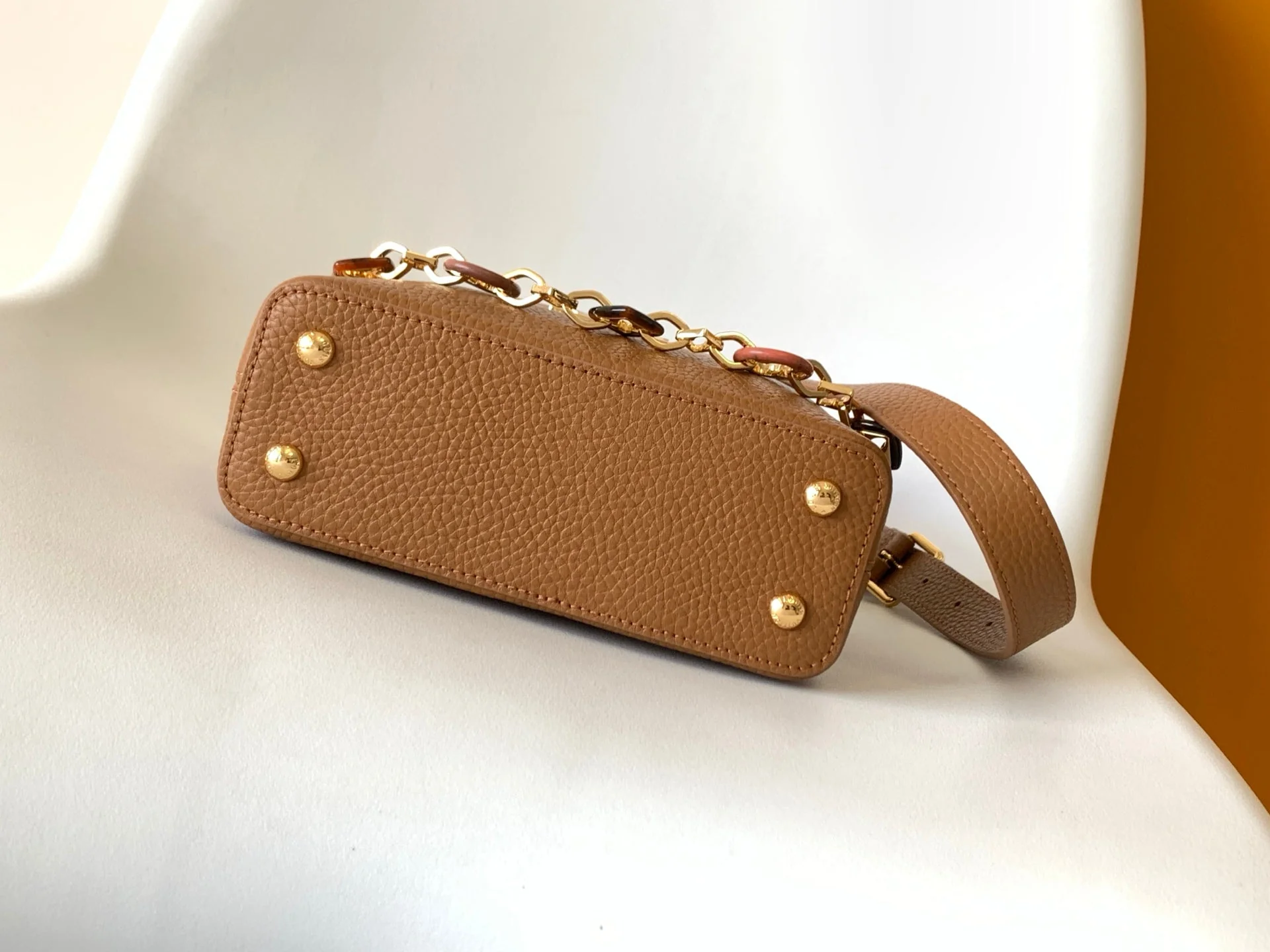 LV 25S CAPUCINES BAG 21 IN TAN CALFSKIN GOLD HARDWARE