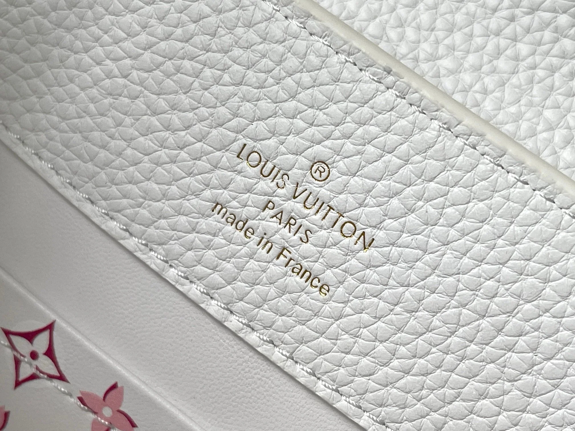 CAPUCINES BB 27 IN WHITE TAURILLON GOLD HARDWARE