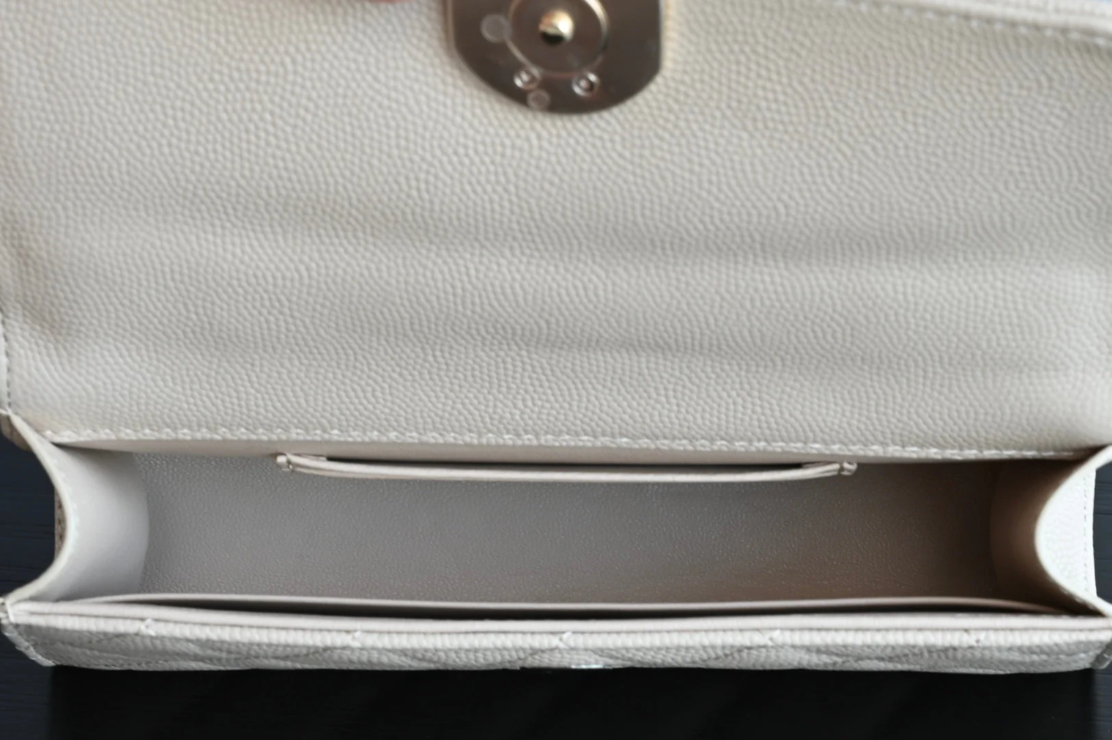 CHANEL 25S KELLY 18 CM IN BEIGE LAMBSKIN