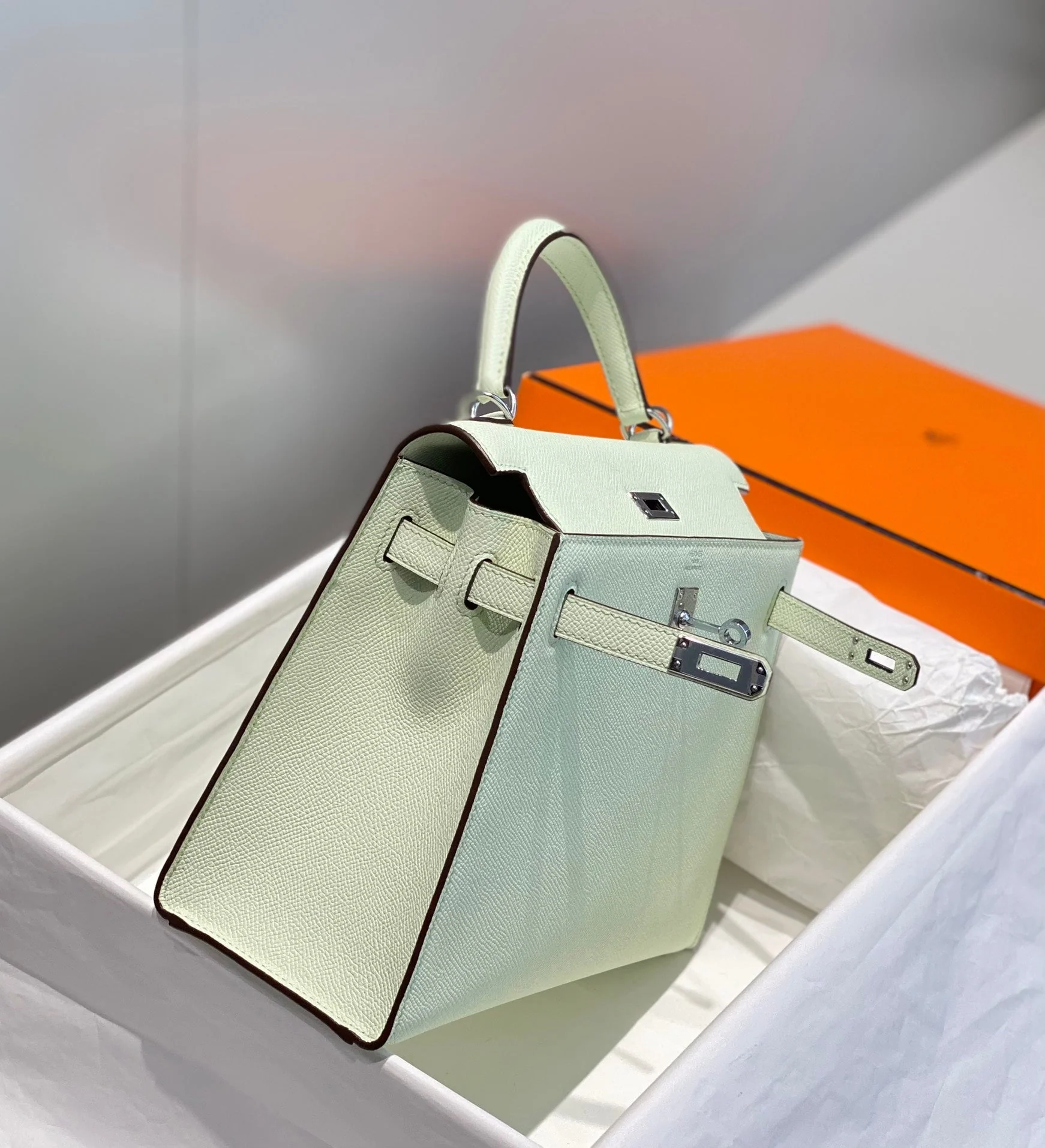 KELLY 25CM IN VERT FIZZ SWIFT CALFSKIN SILVER HARDWARE