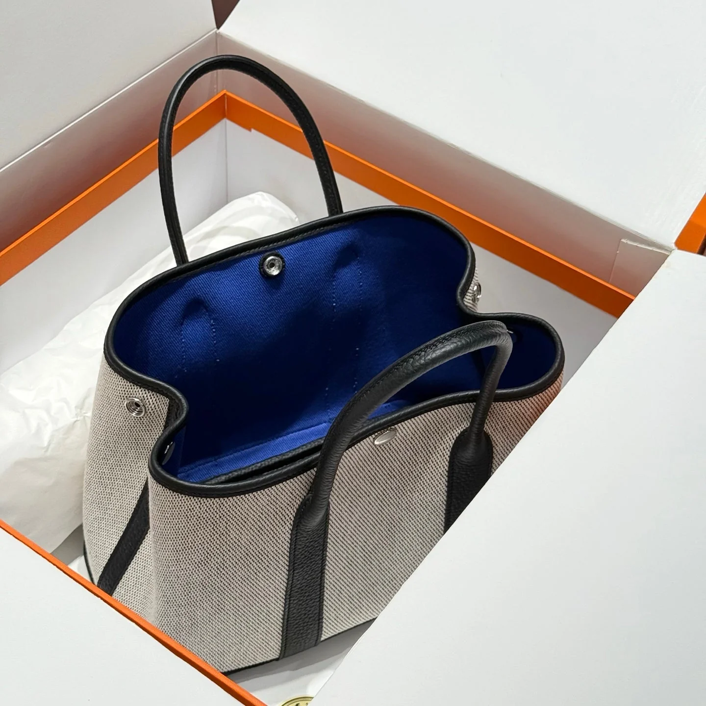 GARDEN PARTY 30CM IN WHITE TOILETS COTTON CANVAS AND BLACK CALFSKIN BLUE CANVAS ON SIDE OTHER