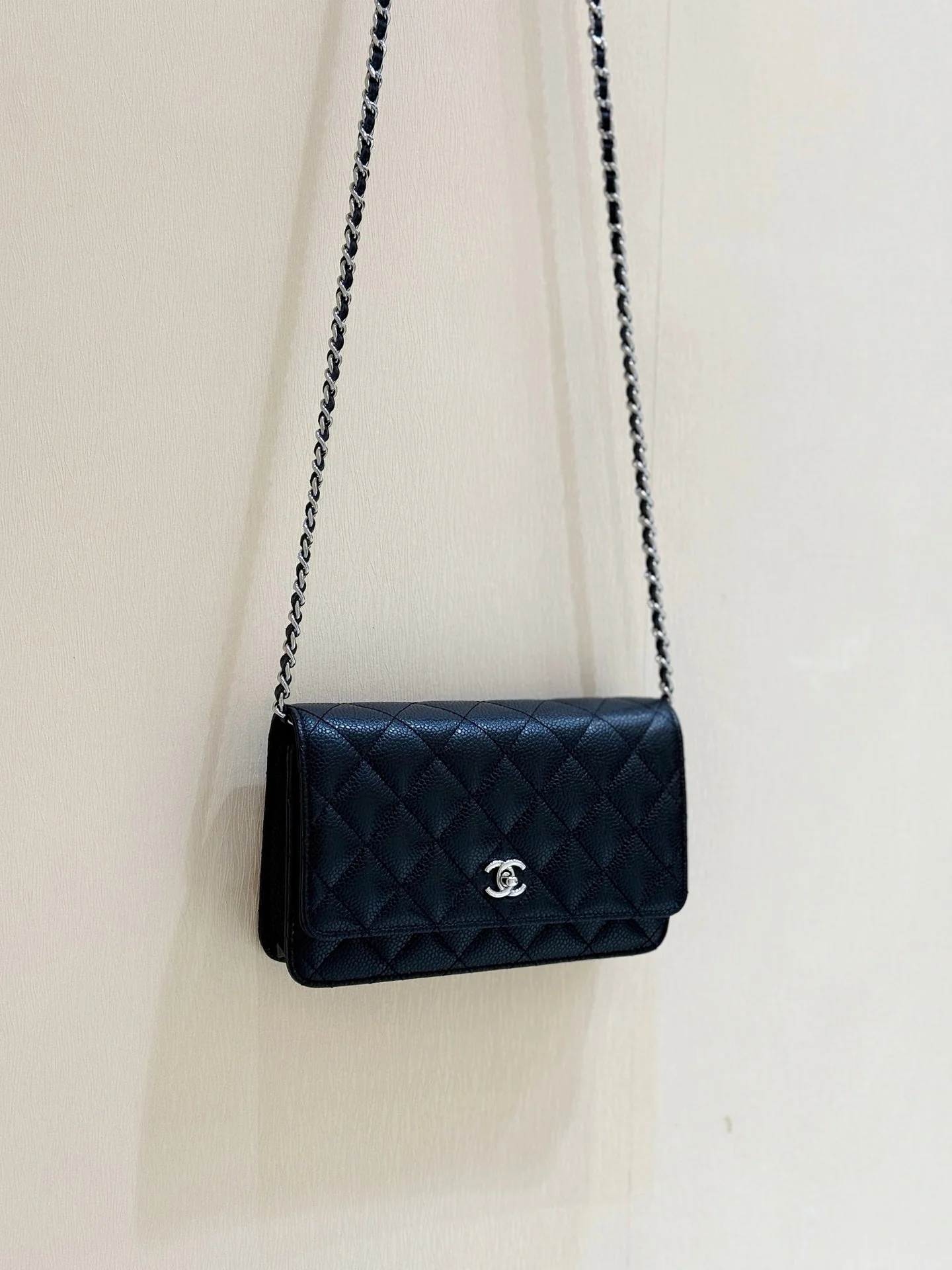 CHANEL 25S MINI FLAP BAG 19 IN BLACK CALFSKIN GOLD HARDWARE