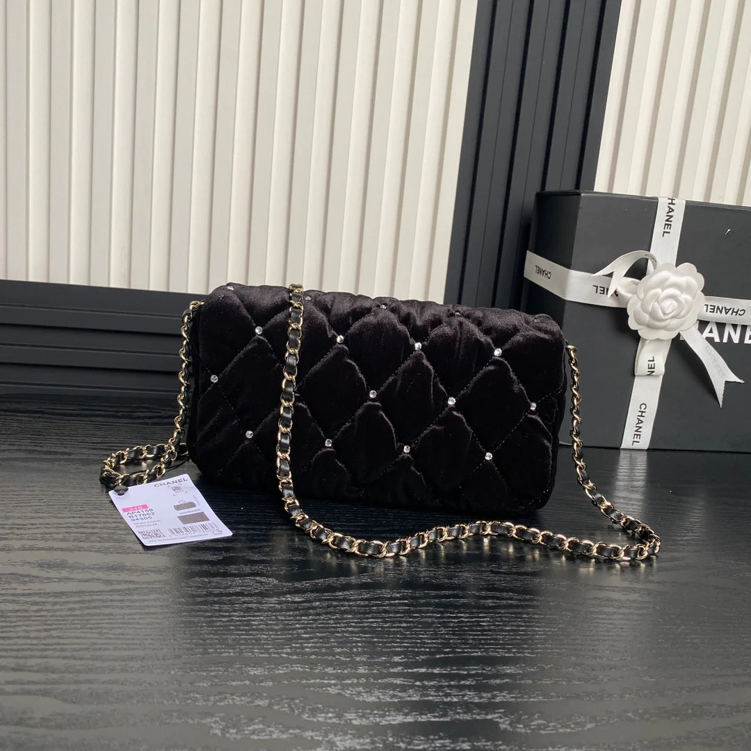 FLAP BAG 23 ATTACHED DIAMOND IN BLACK VELVET GOLD HARDWARE