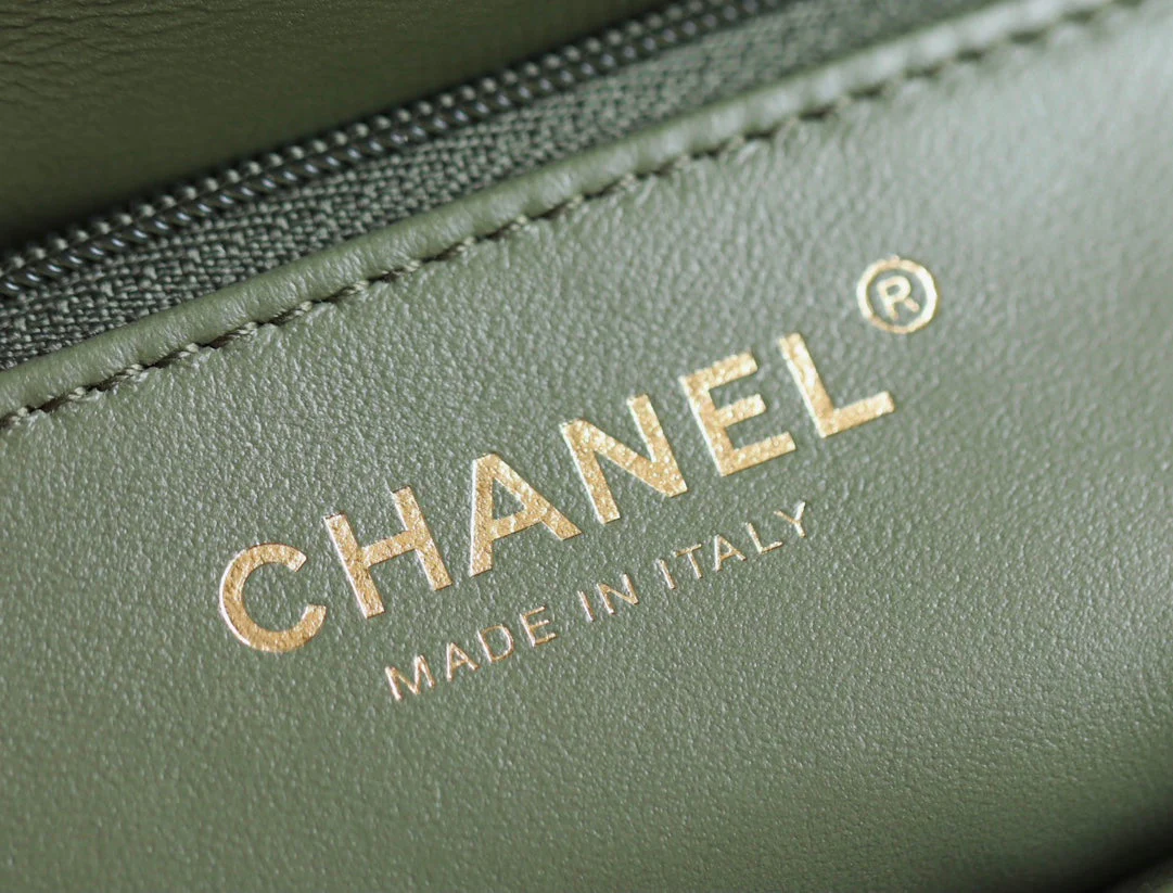 CHANEL 25S FLAP BAG 19 CM IN MOSS GREEN LAMBSKIN WITH GOLD HARDWARE