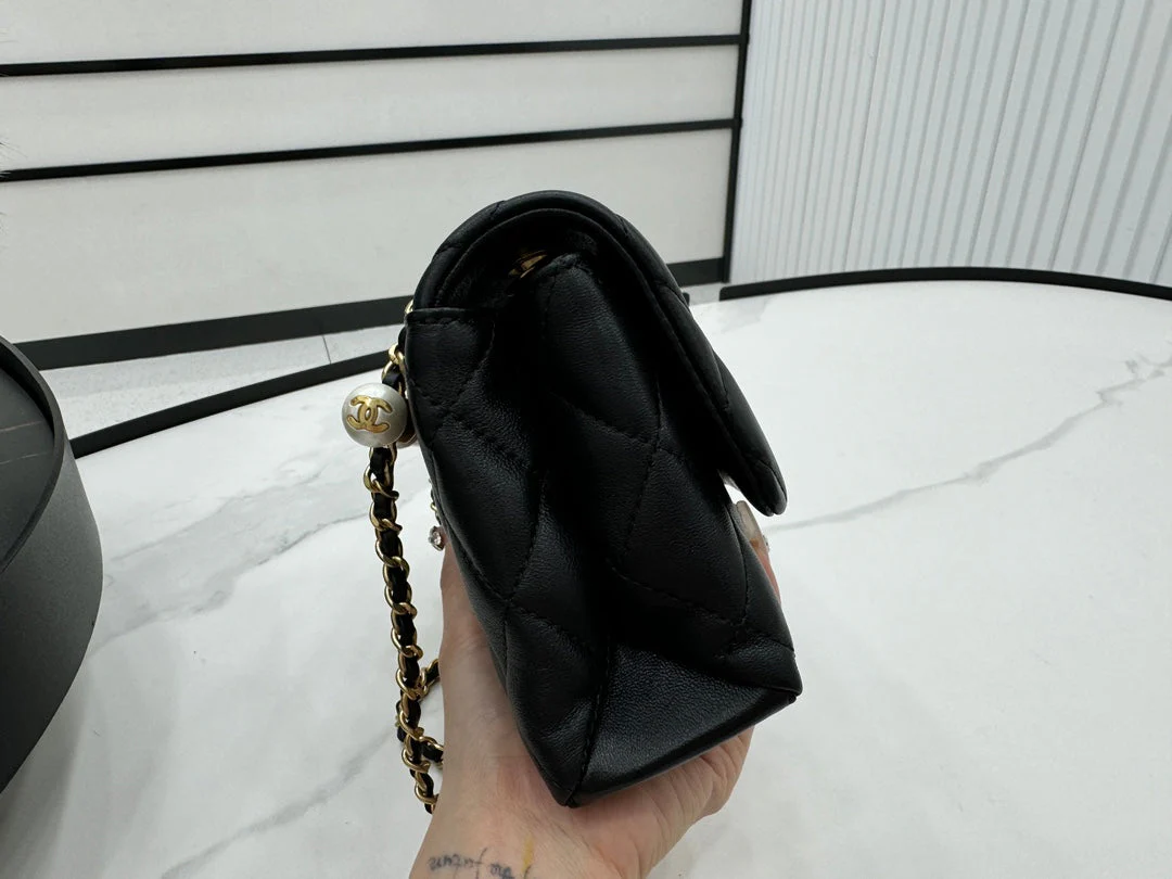 CHANEL 25S FLAP BAG 19 CM IN BLACK LAMBSKIN WITH PEARL TOP HANDLE