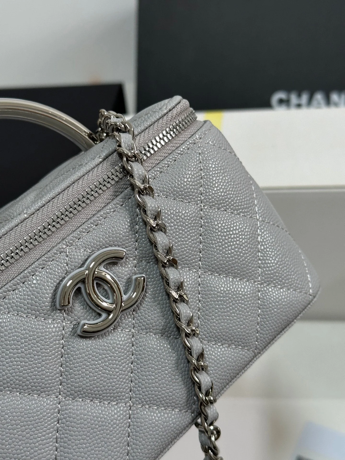 MINI VANITY TOP HANDLE CASE 17 IN GREY CAVIAR SKIN SILVER-TONE PLATED METAL