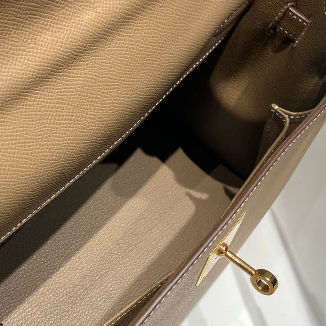 KELLY 32CM IN ETOUPE EPSOM CALFSKIN GOLD HARDWARE