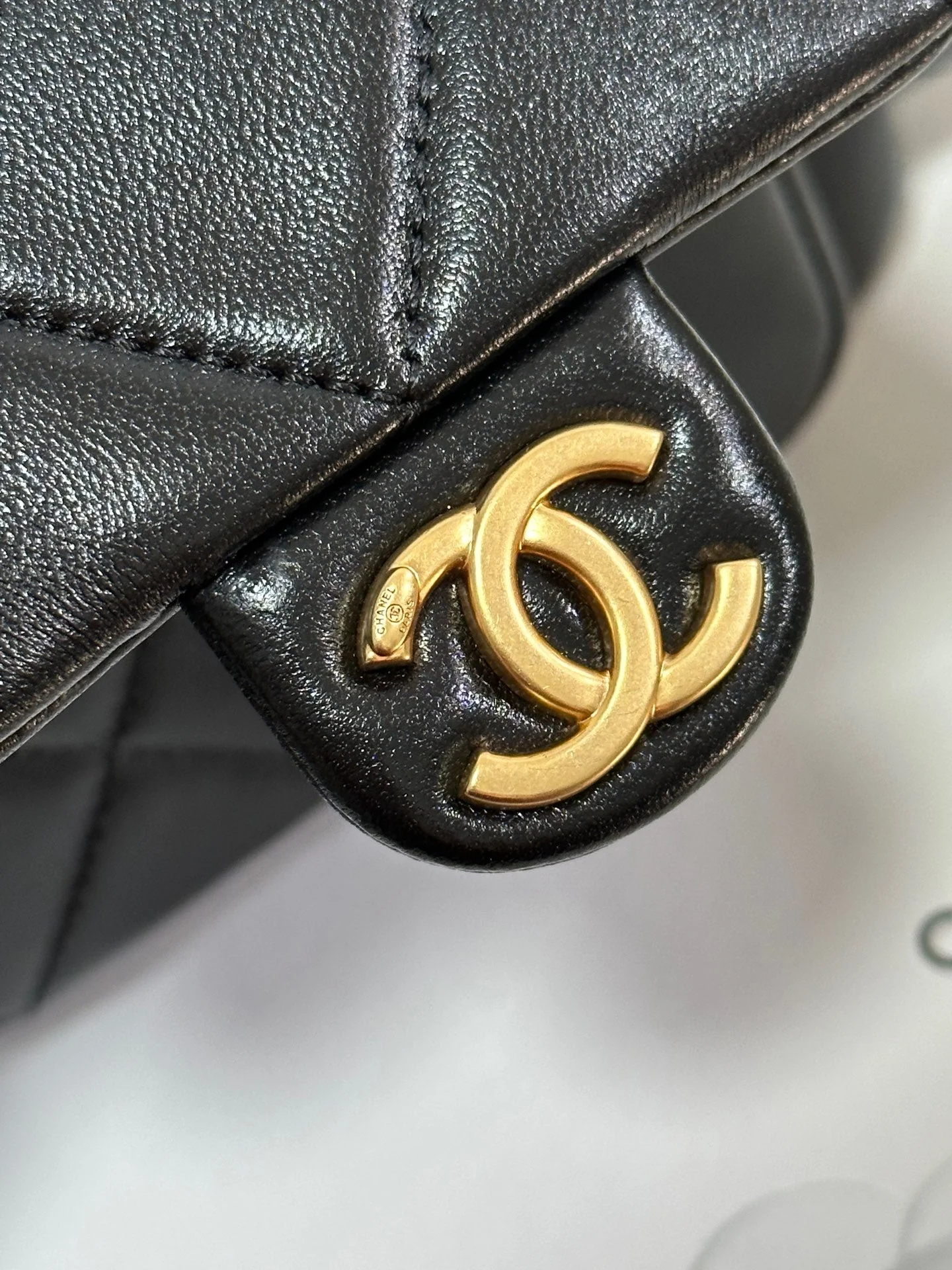 QUILTED HOBO CARGO BAG 31 IN BLACK CALFSKIN GOLD CHAIN