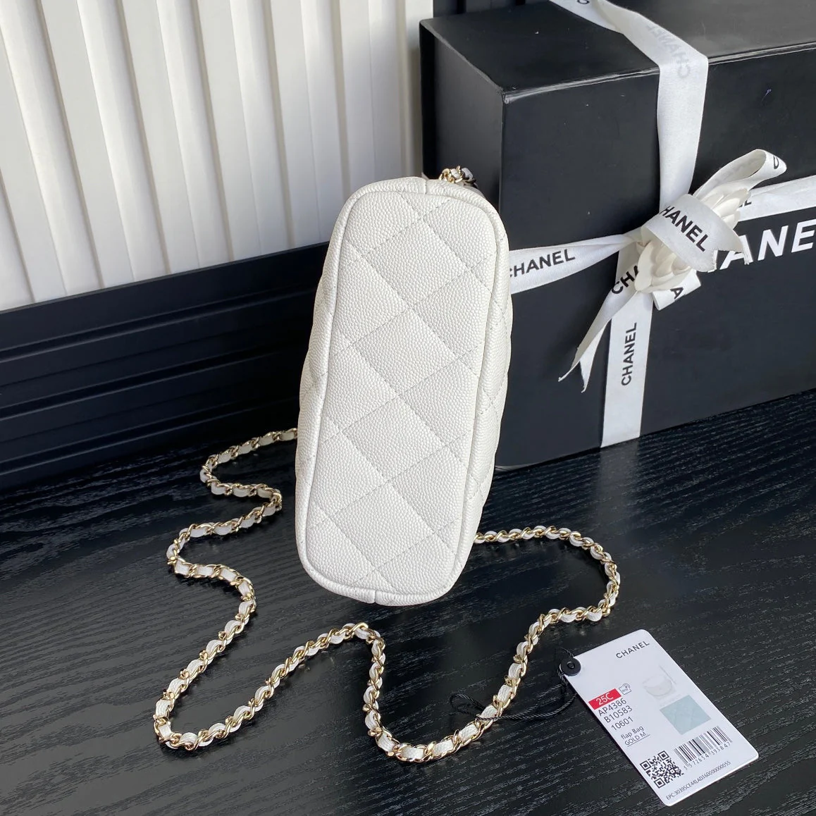 HOBO BAG 21 IN WHITE GRAINED CALFSKIN GOLD HARDWARE
