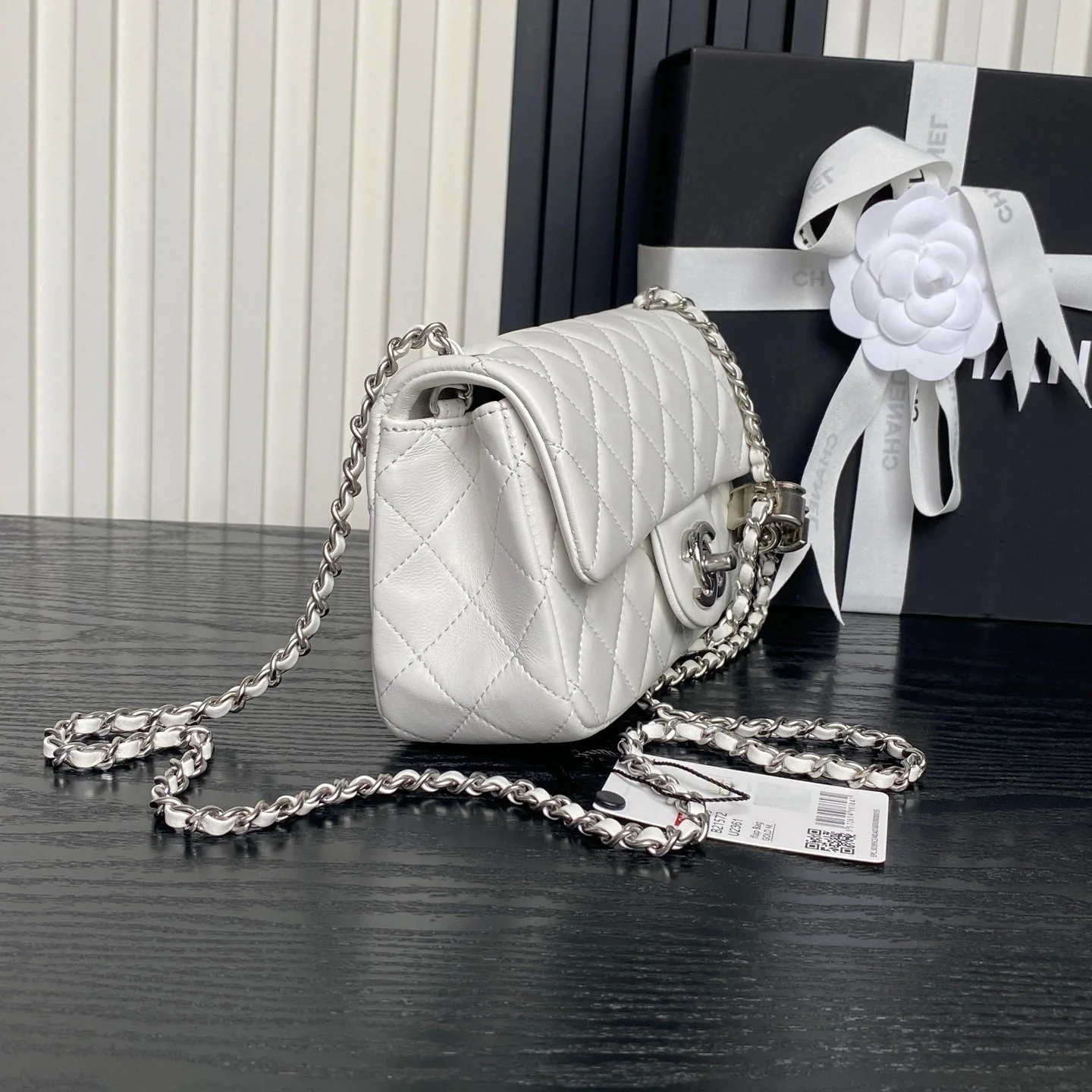 CHANEL 25S FLAP BAG 20 IN WHITE CALFSKIN SILVER HARDWARE