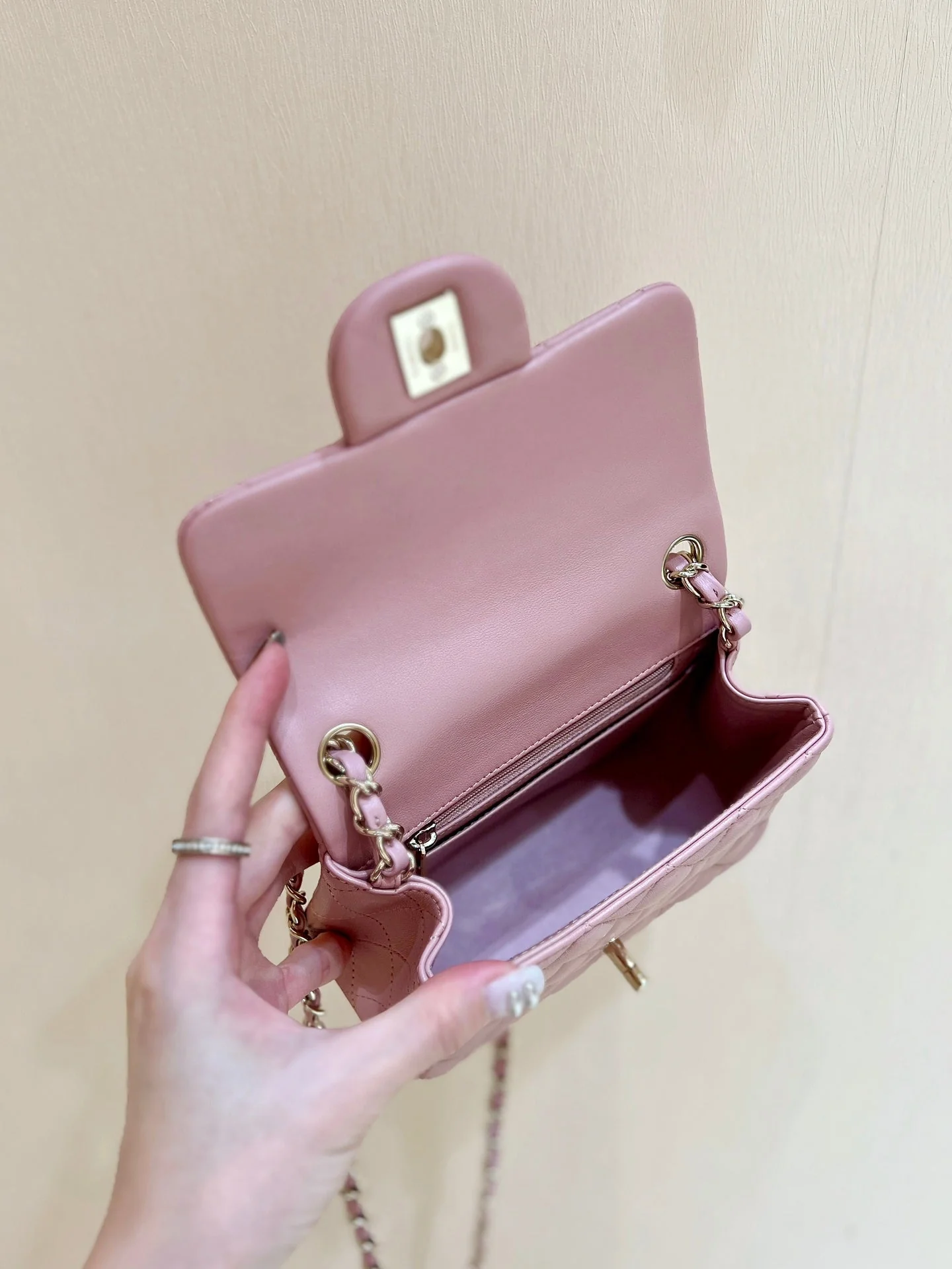 CHANEL 25S FLAP BAG 17 CM IN LIGHT PINK LAMBSKIN WITH GOLD HARDWARE