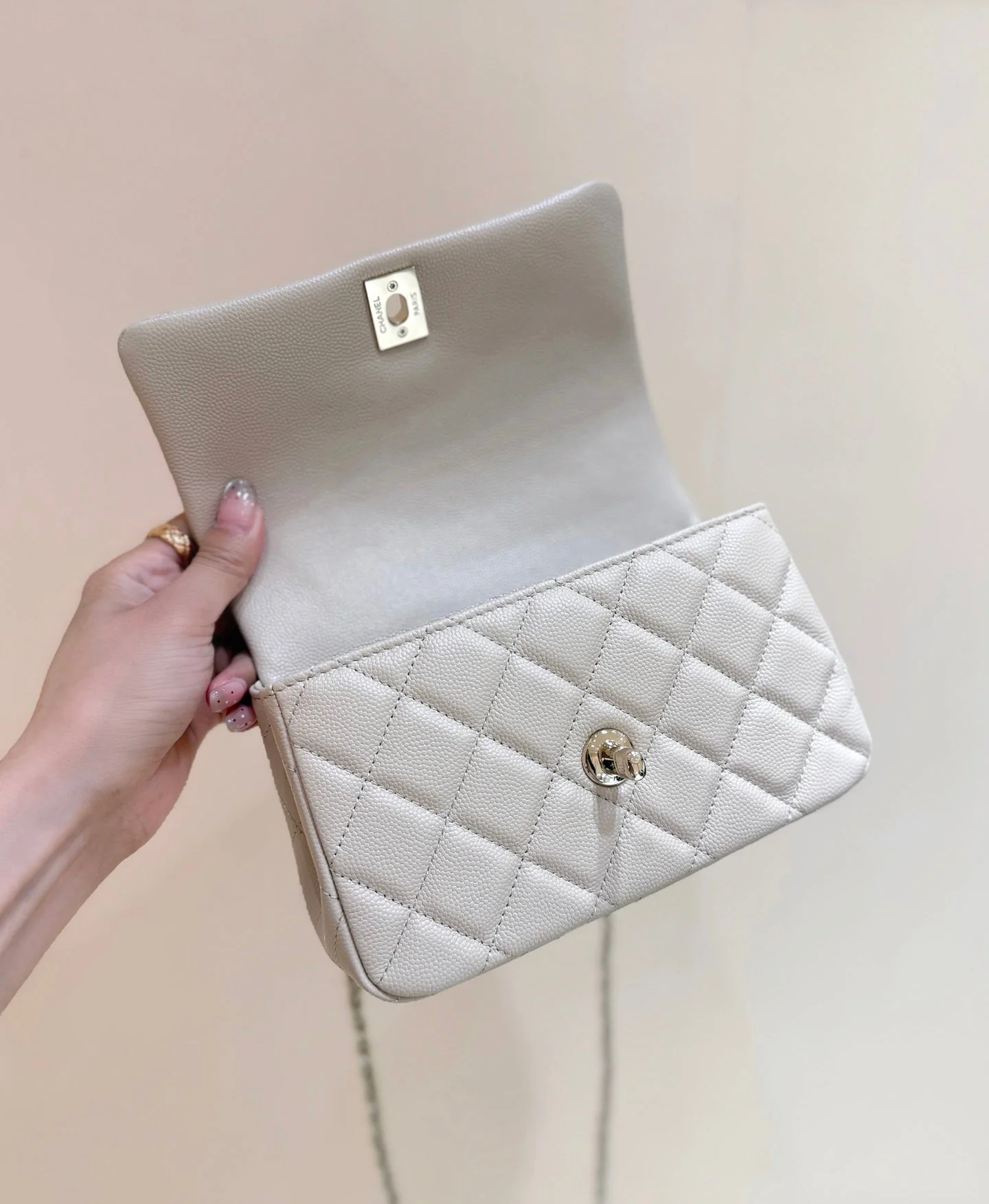 CHANEL 25S COCO CRUSH HANDLE 18 IN NUDE CALFSKIN GOLD HARDWARE