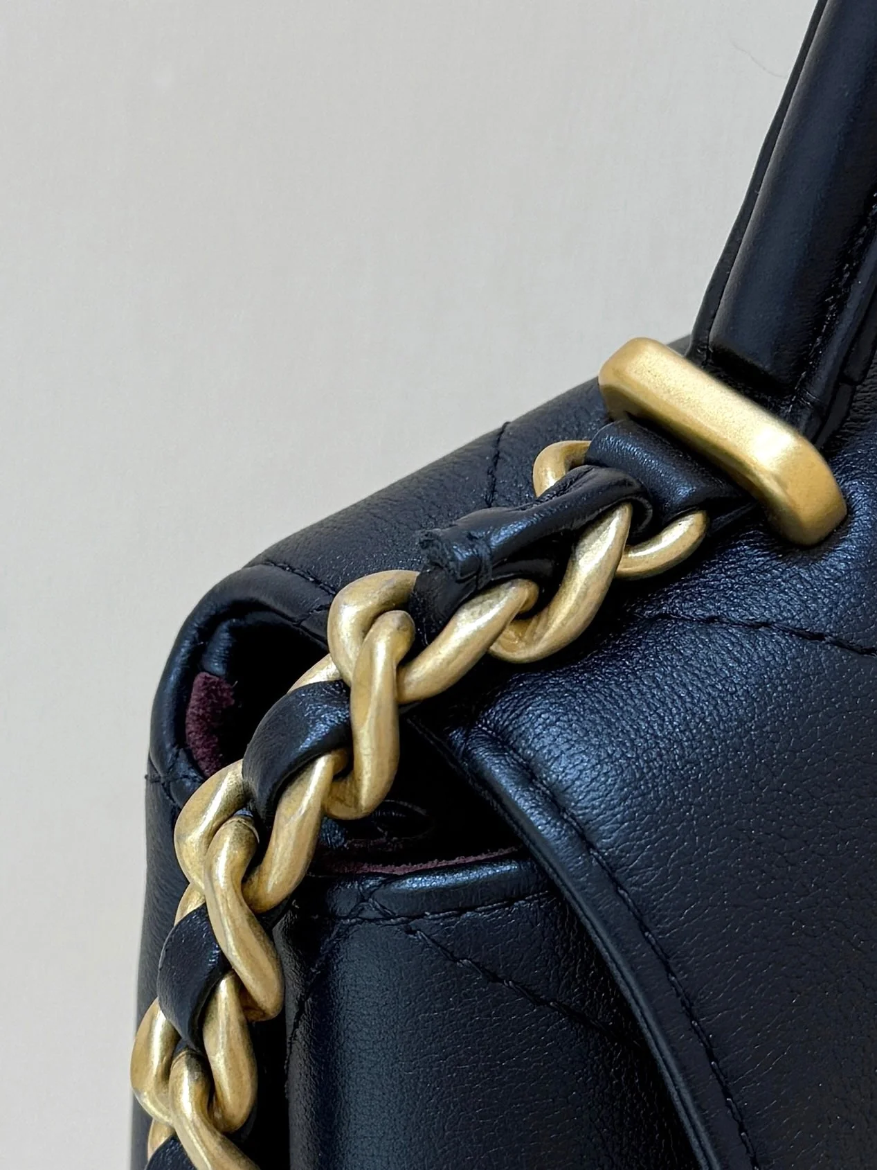 CHANEL 25S MEDIUM FLAP BAG 28 IN BLACK CALFSKIN GOLD HARDWARE
