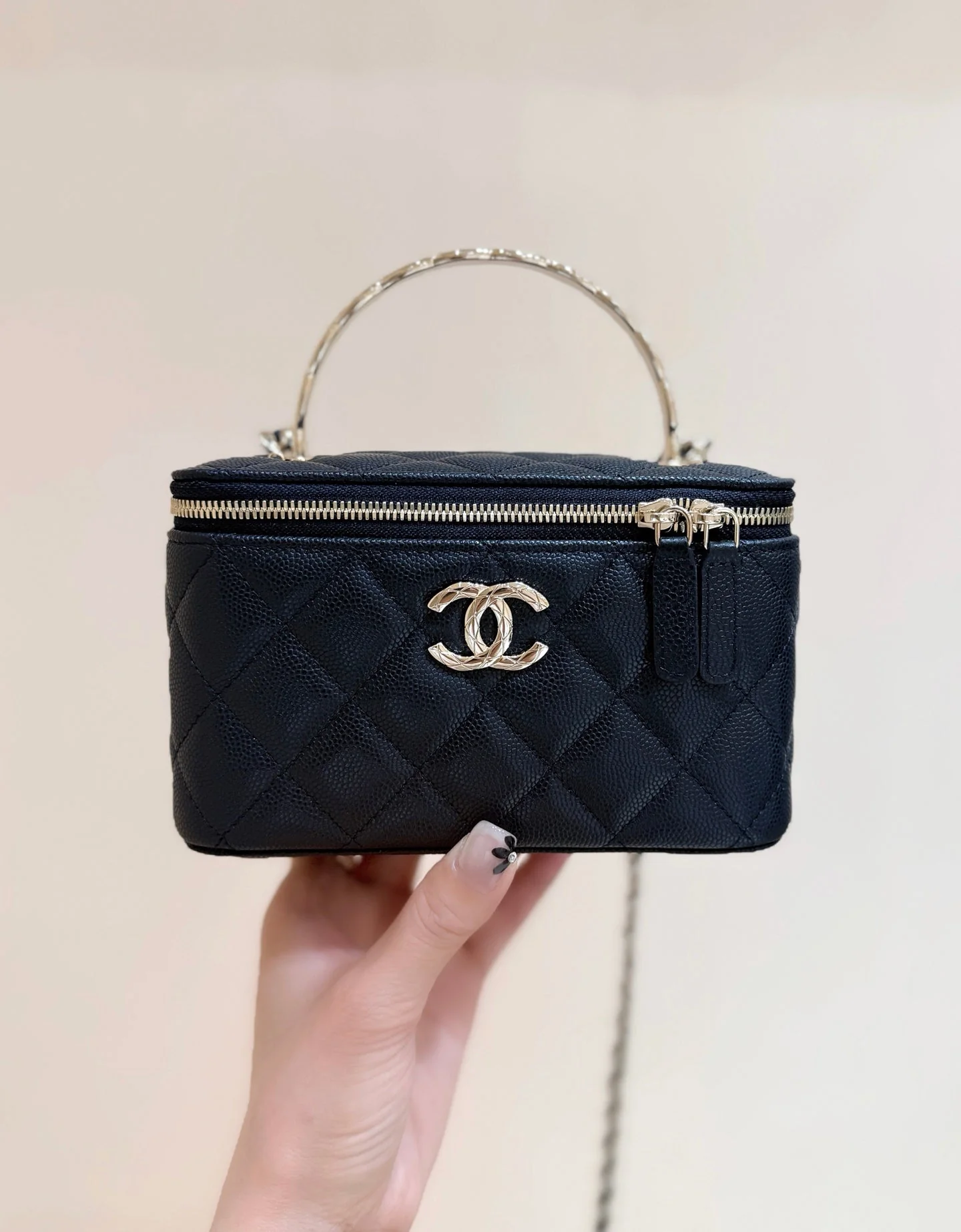 CHANEL 25S COCO CRUSH 17 IN BLACK CALFSKIN GOLD HARDWARE