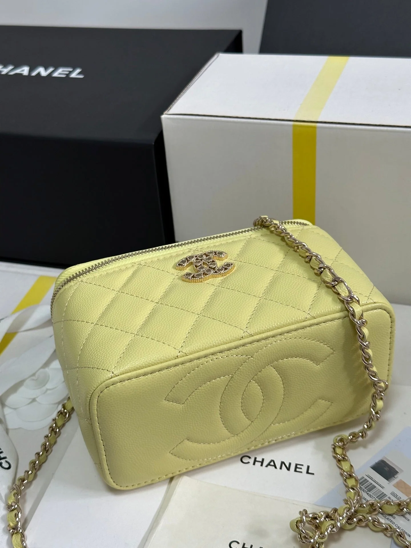 VANITY CASE 17 CRYSTAL STUDDED LOGO IN YELLOW CALFSKIN GOLD HARDWARE