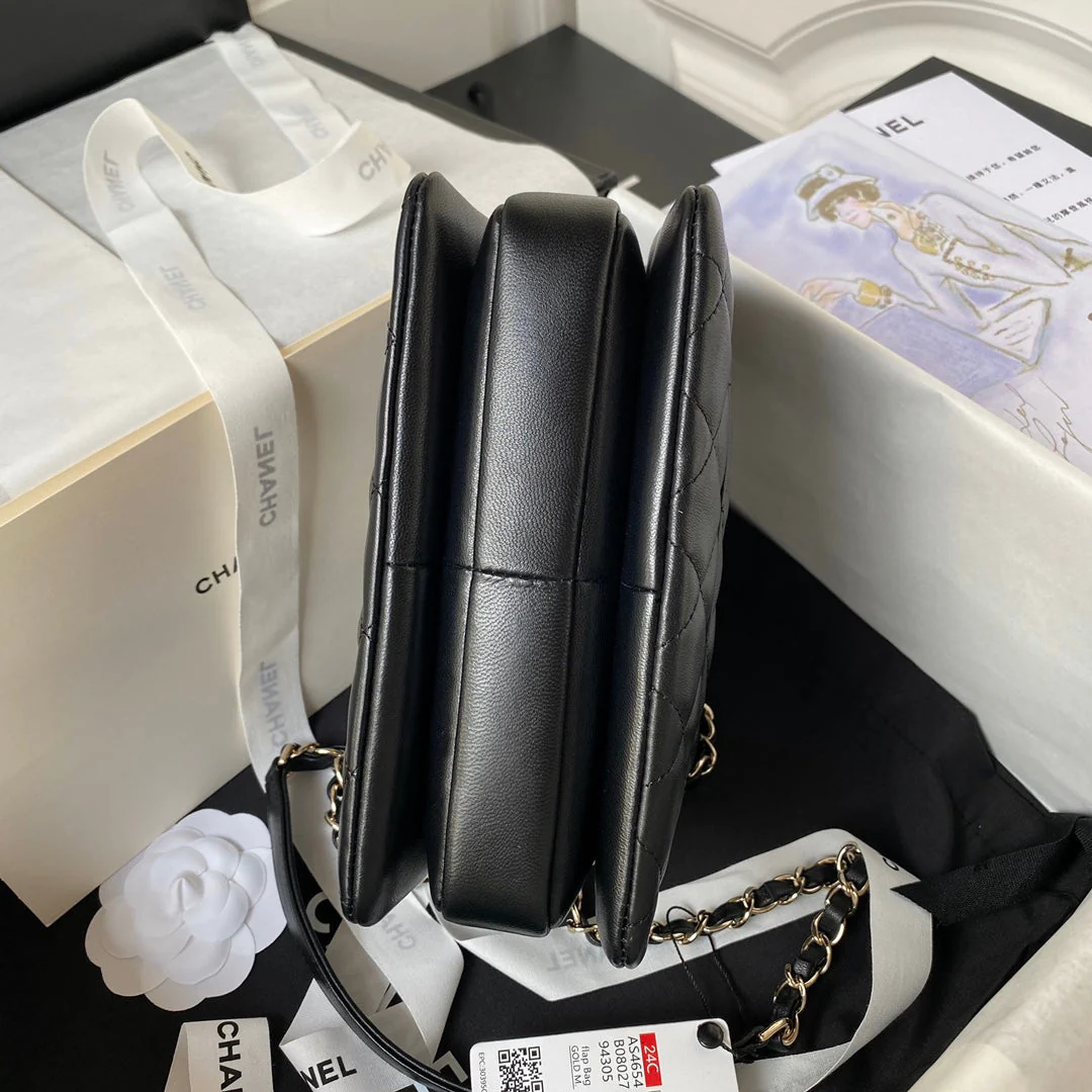 CC SMALL 20 FLAP BAG IN BLACK CALFSKIN WITH CHAIN