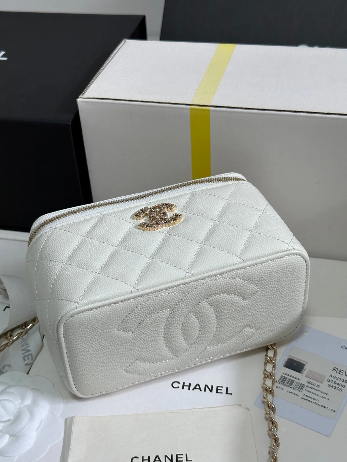 VANITY CASE 17 CRYSTAL STUDDED LOGO IN WHITE CALFSKIN GOLD HARDWARE