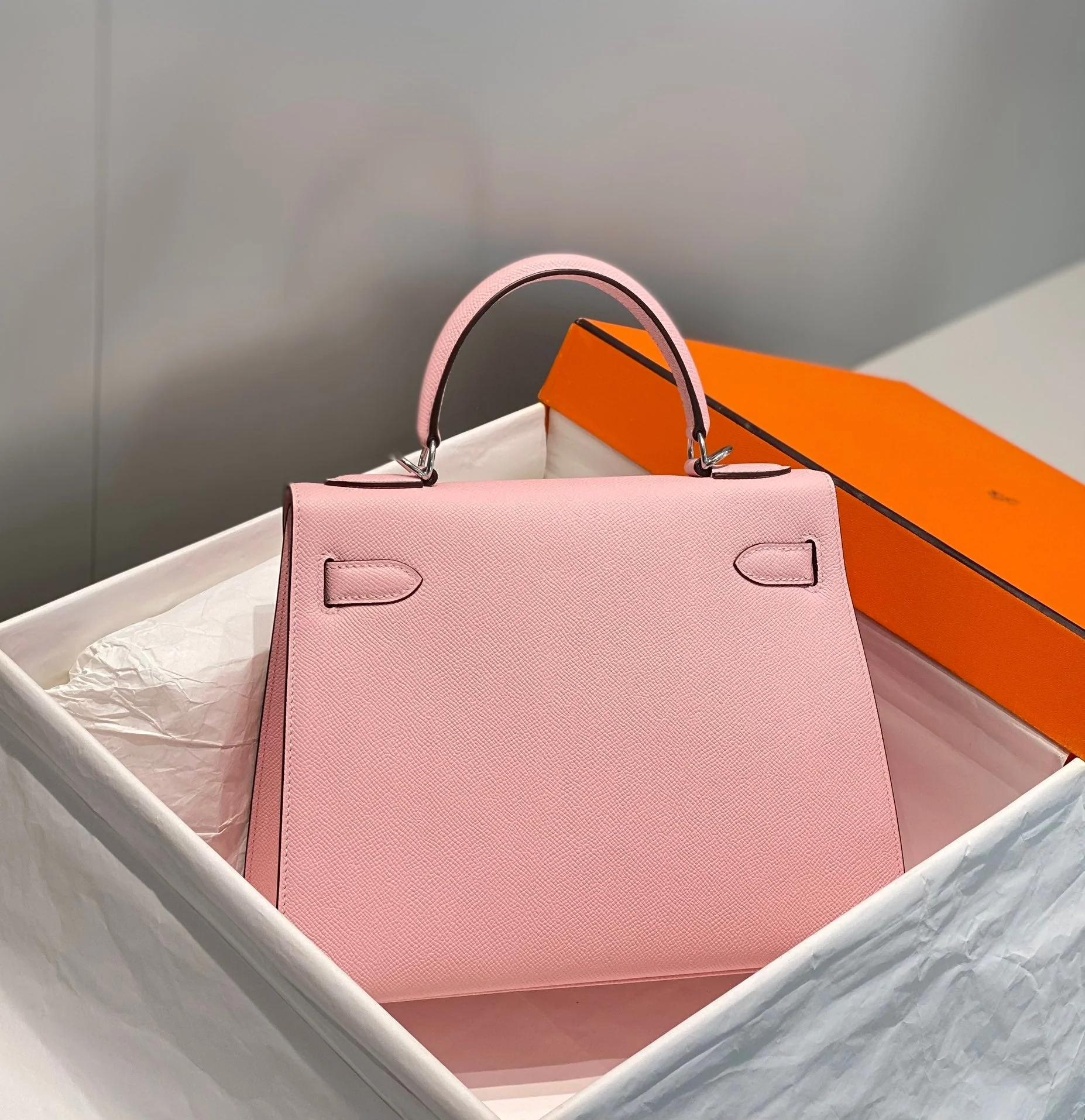 KELLY 28CM IN ROSE SAKURA SWIFT CALFSKIN SILVER HARDWARE