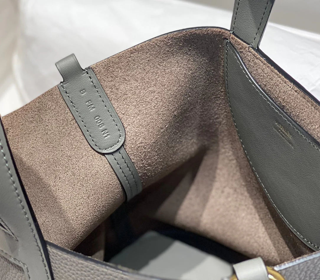 HERMES 25S IN THE LOOP 18 IN ETOUPE CALFSKIN GOLD HARDWARE