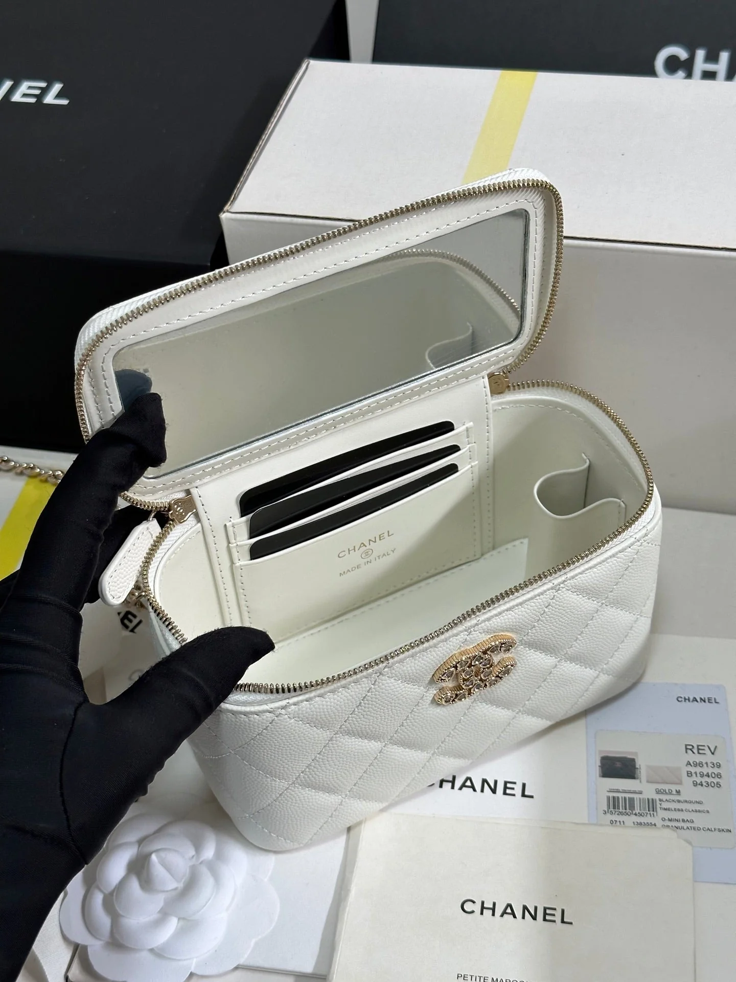 VANITY CASE 17 CRYSTAL STUDDED LOGO IN WHITE CALFSKIN GOLD HARDWARE