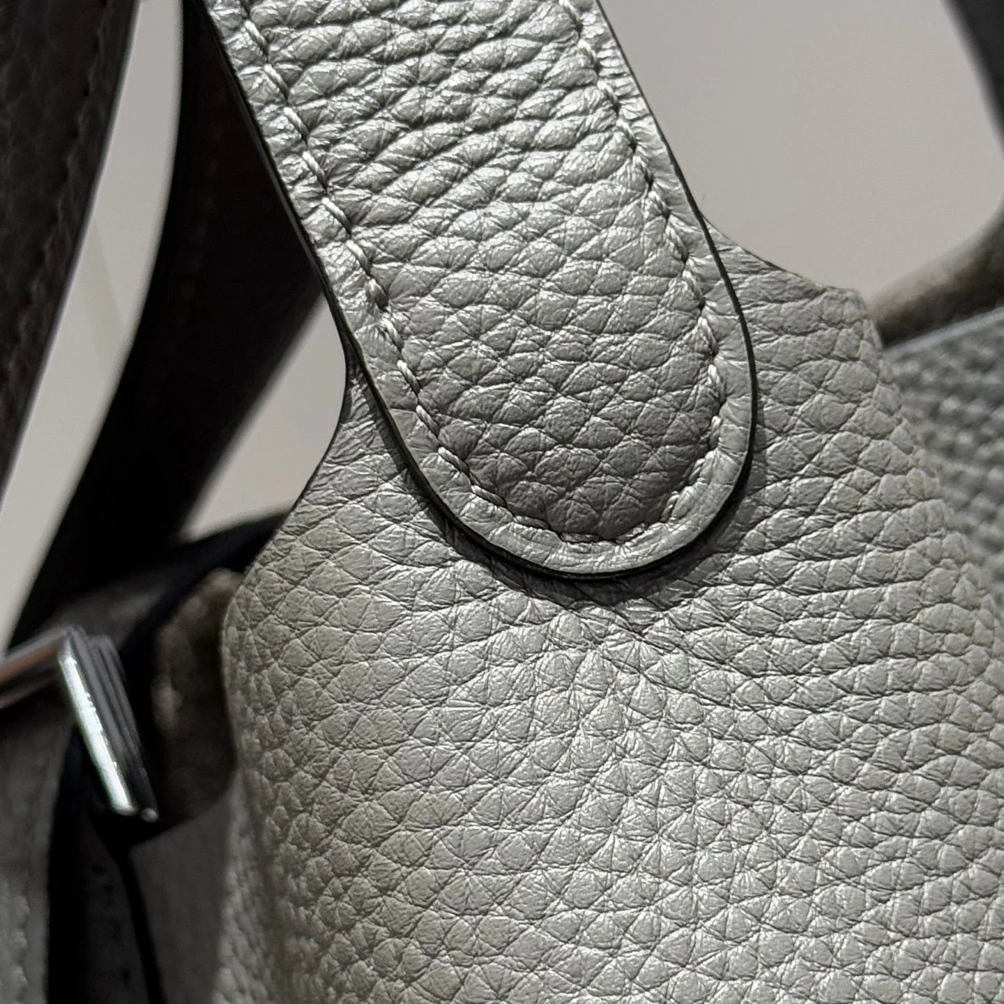 PICOTIN LOCK 22 IN GREY ETAIN CALFSKIN SILVER HARDWARE